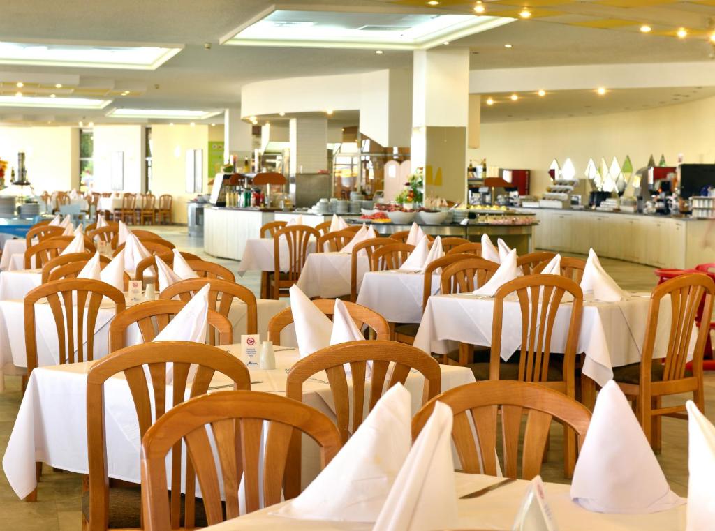 MAIN RESTAURANT