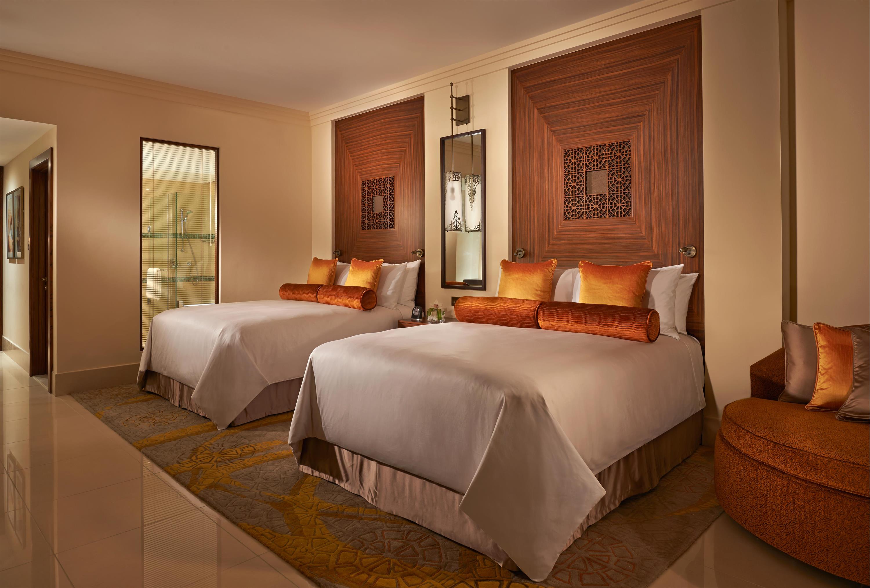 Fairmont Heritage Room Queen City View