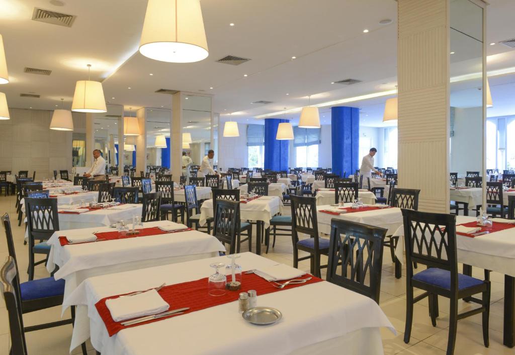 MAIN RESTAURANT