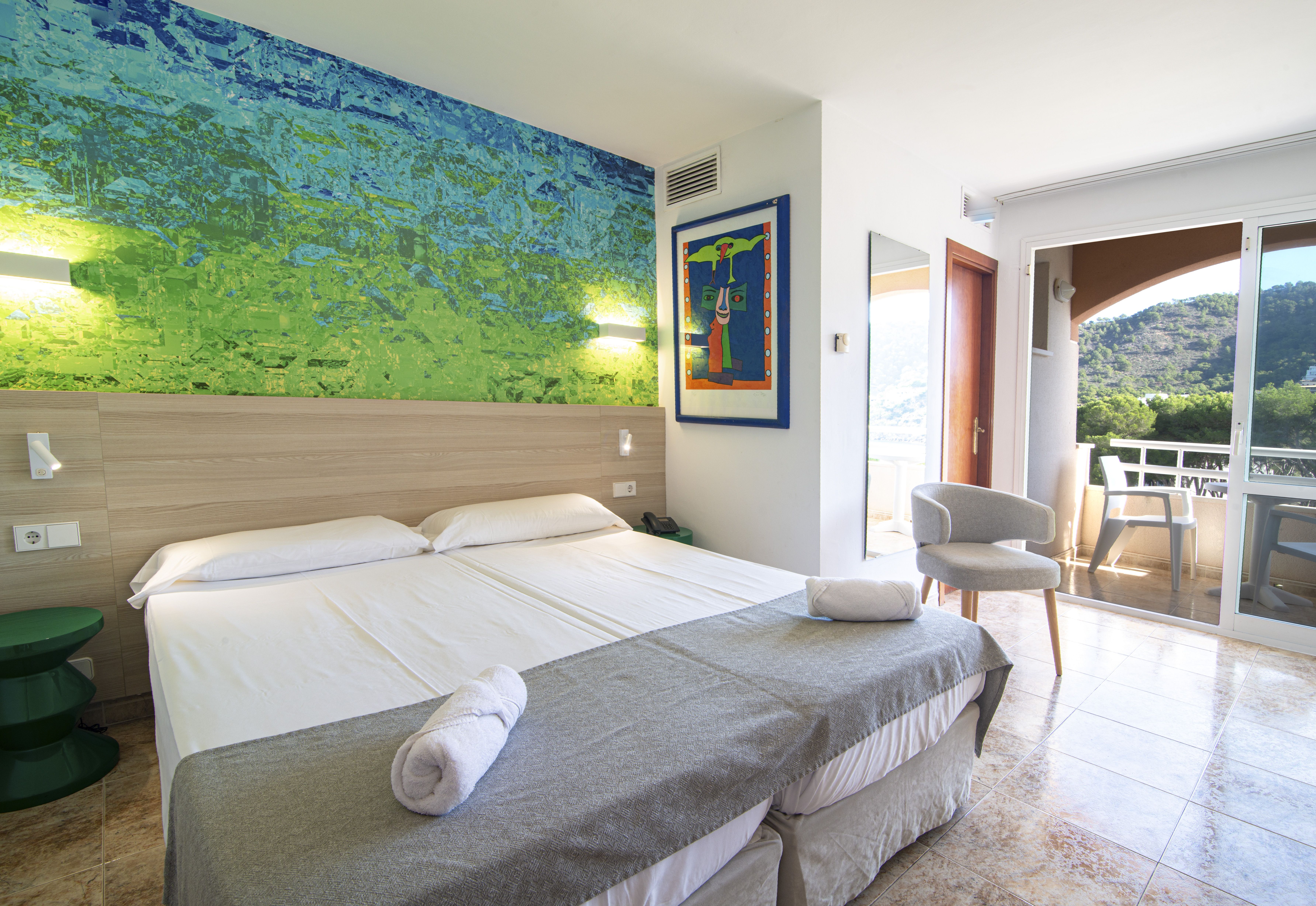 DL - TWIN SIDE SEA VIEW BALCONY OR TERRACE