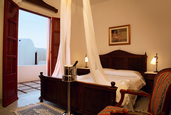luxury-accommodation-santorini-01.jpg