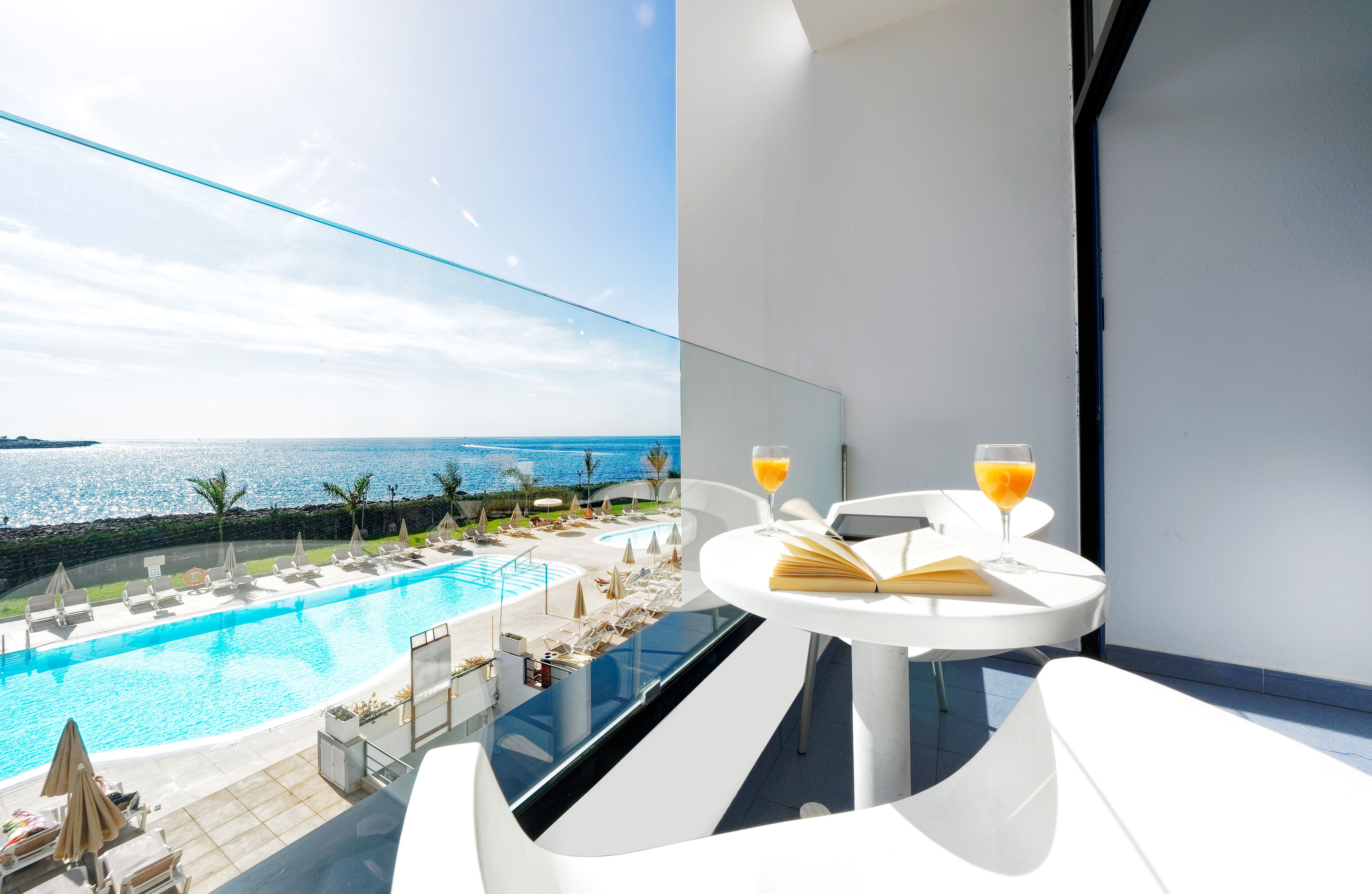 STUDIO BALCONY OR TERRACE
