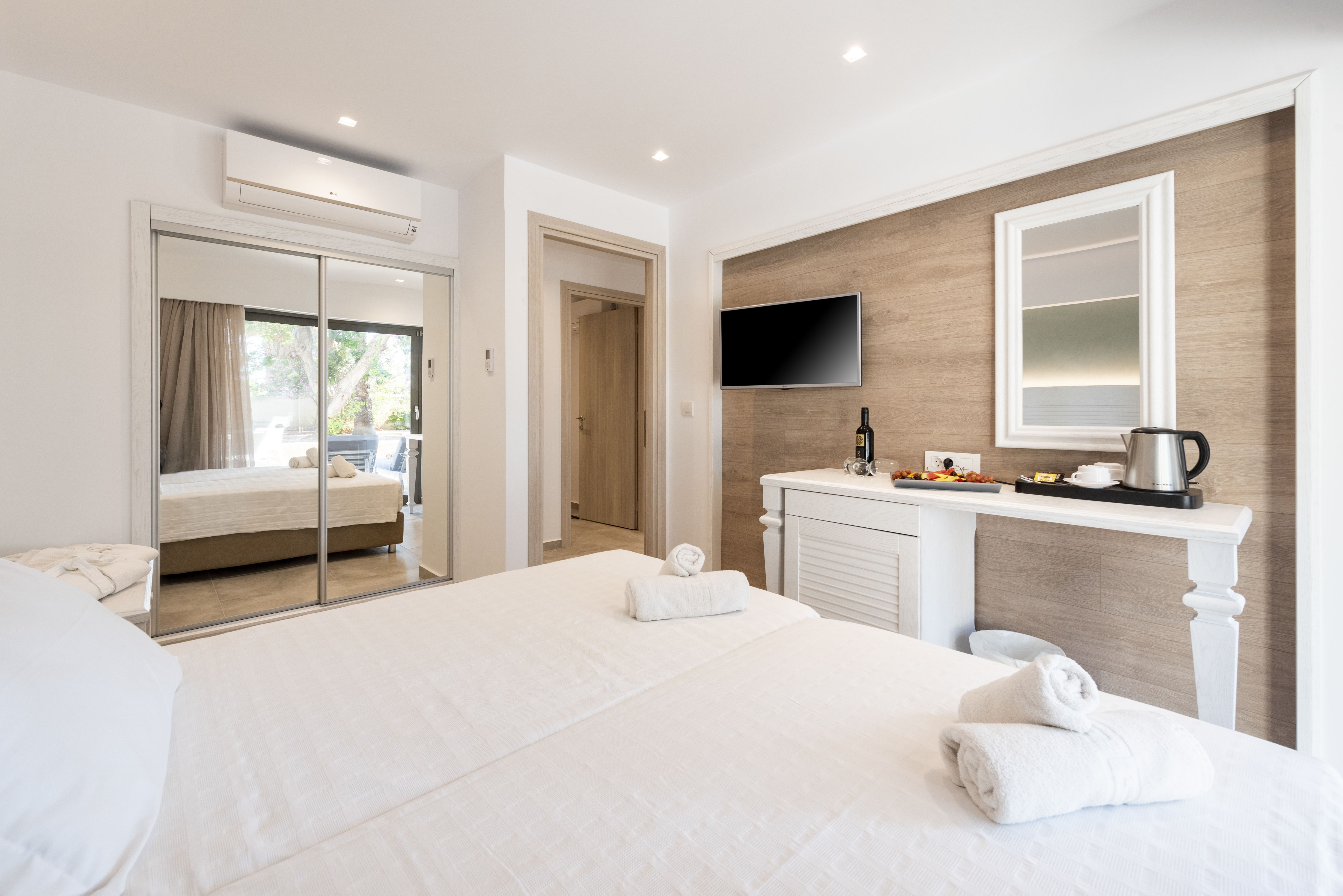 DELUXE SUITE