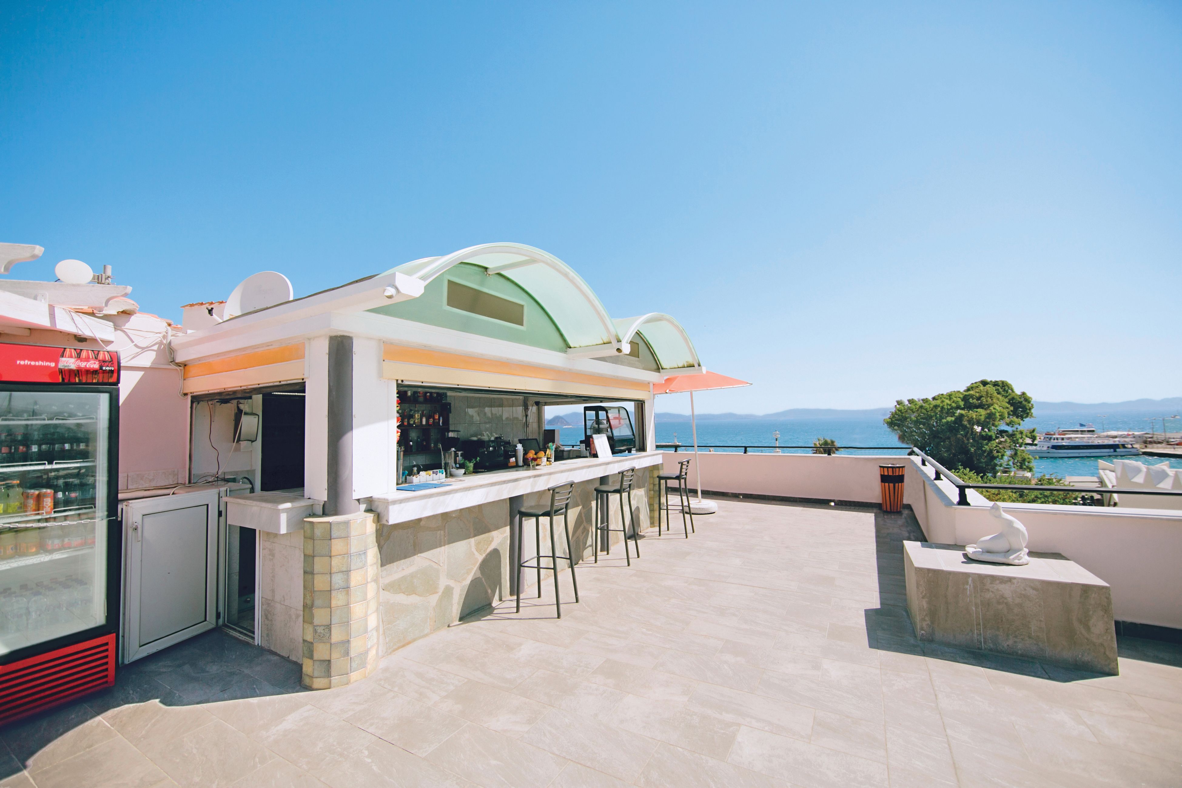 LOBBY BAR