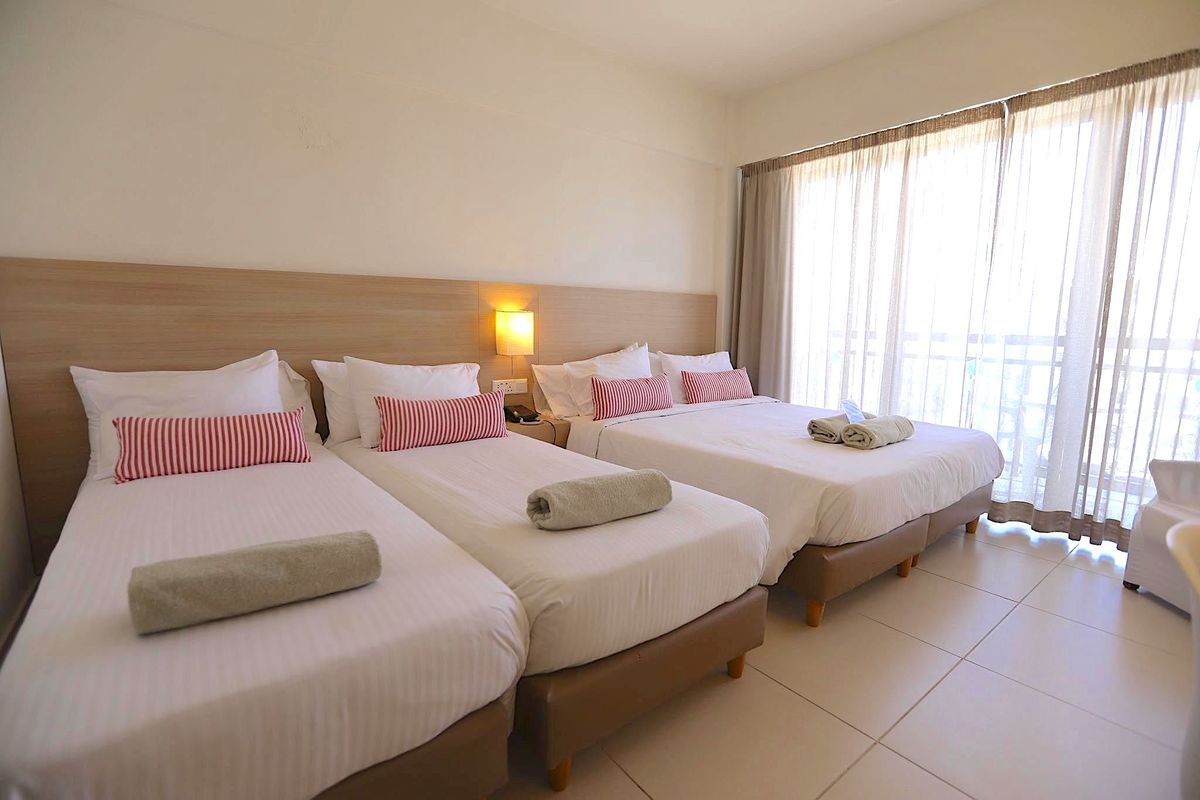 STANDARD FAMILYROOM (LATERALSEAVIEW, BALCONY)