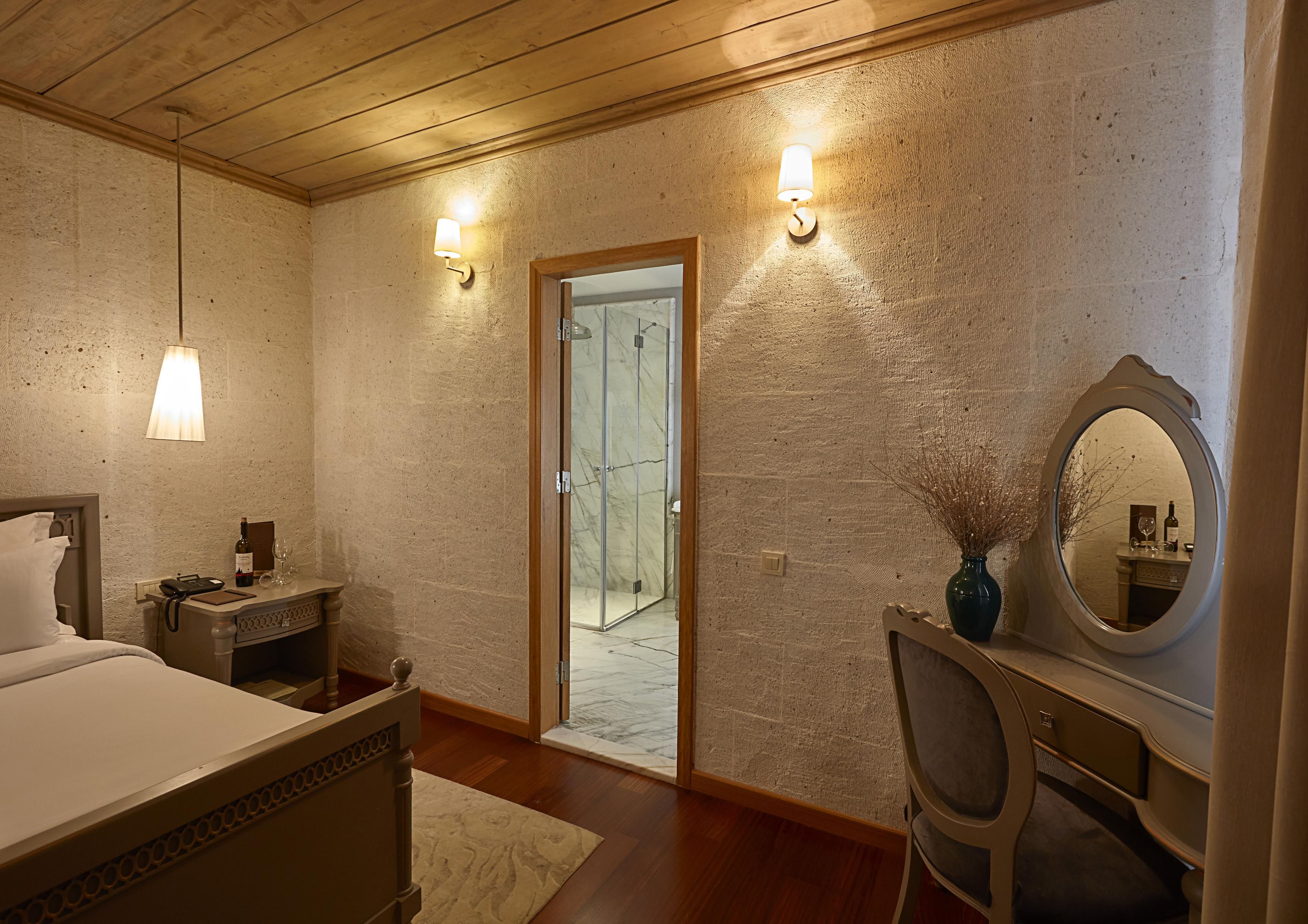 Deluxe King Suite