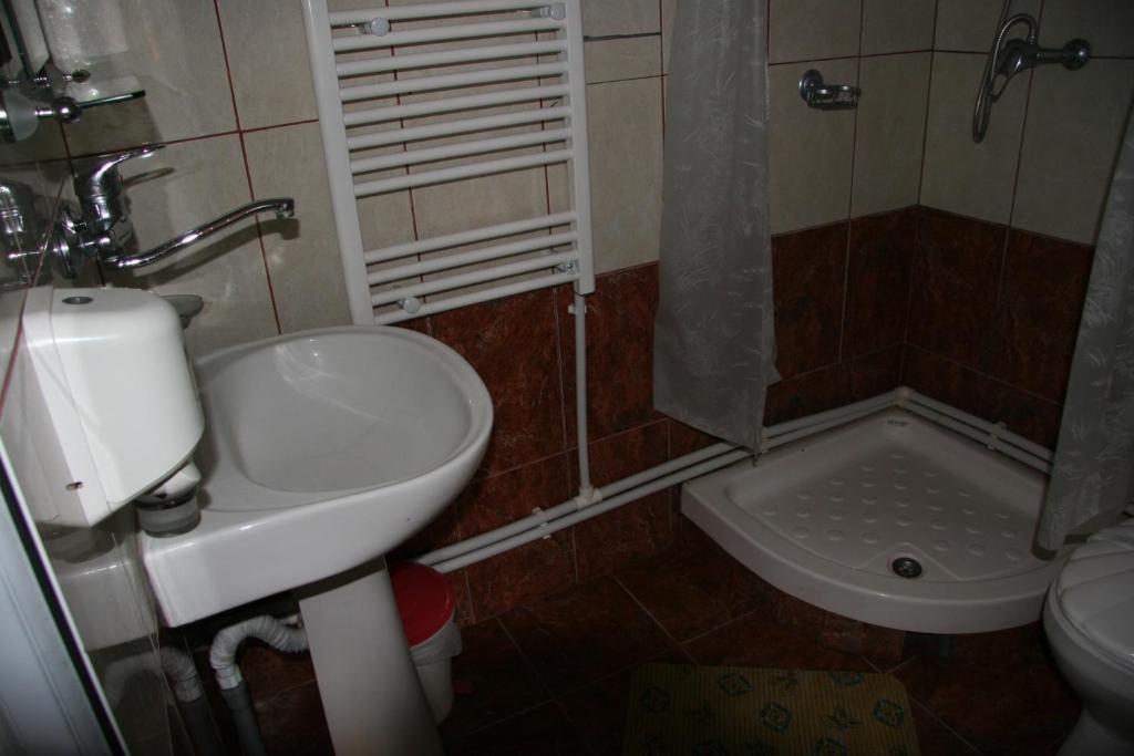 CAMERA TRIPLA CU BALCON