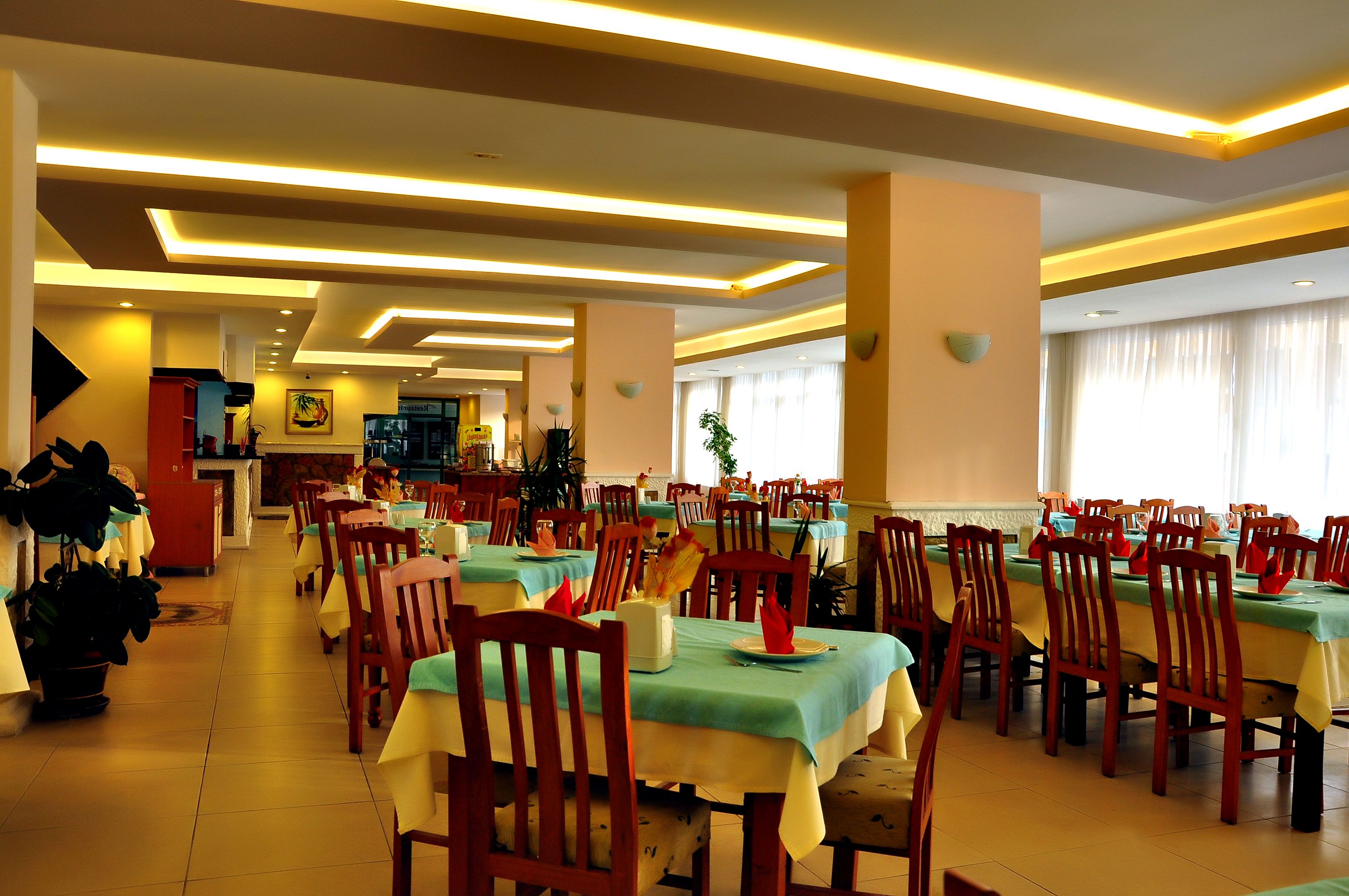 MAIN RESTAURANT