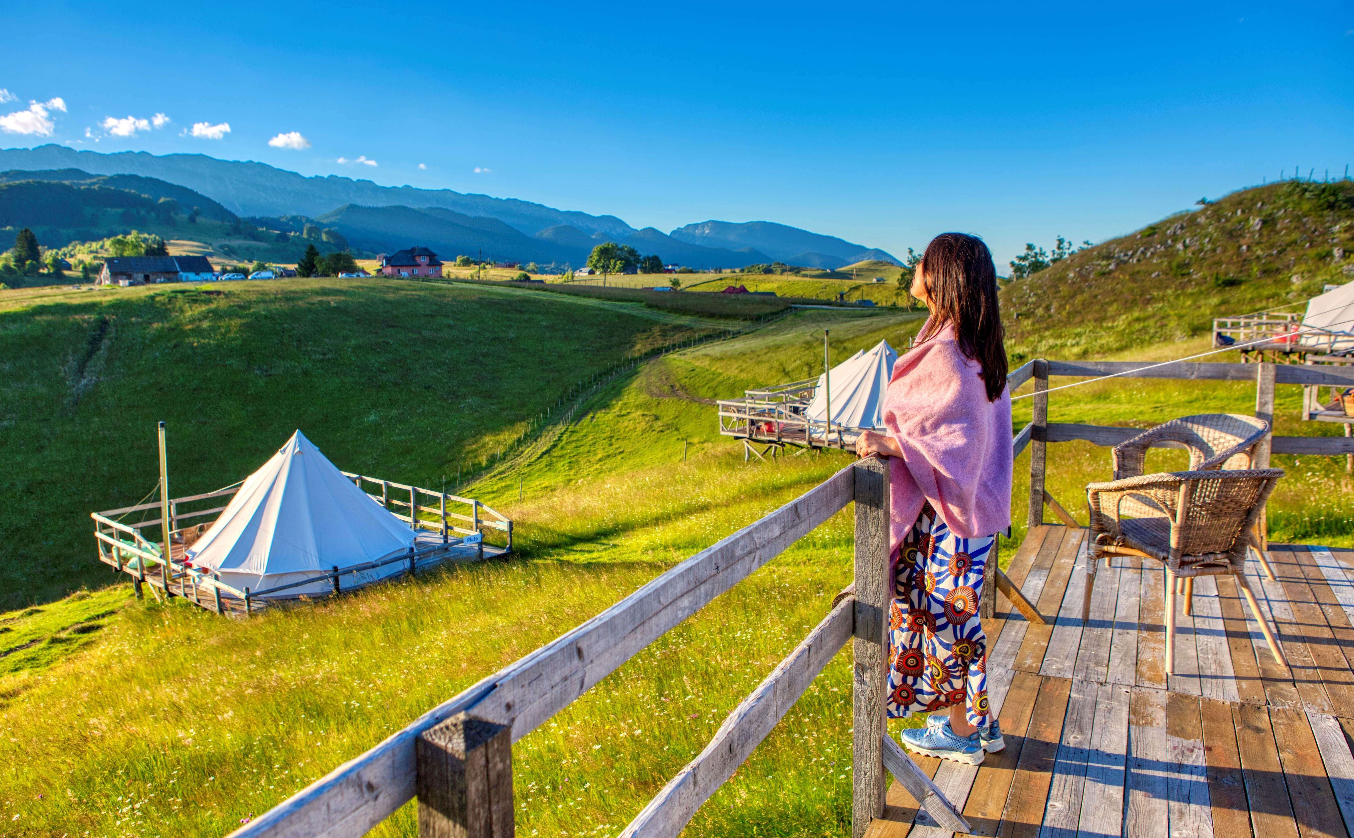 Cort Glamping complet echipat, incalzit cu soba