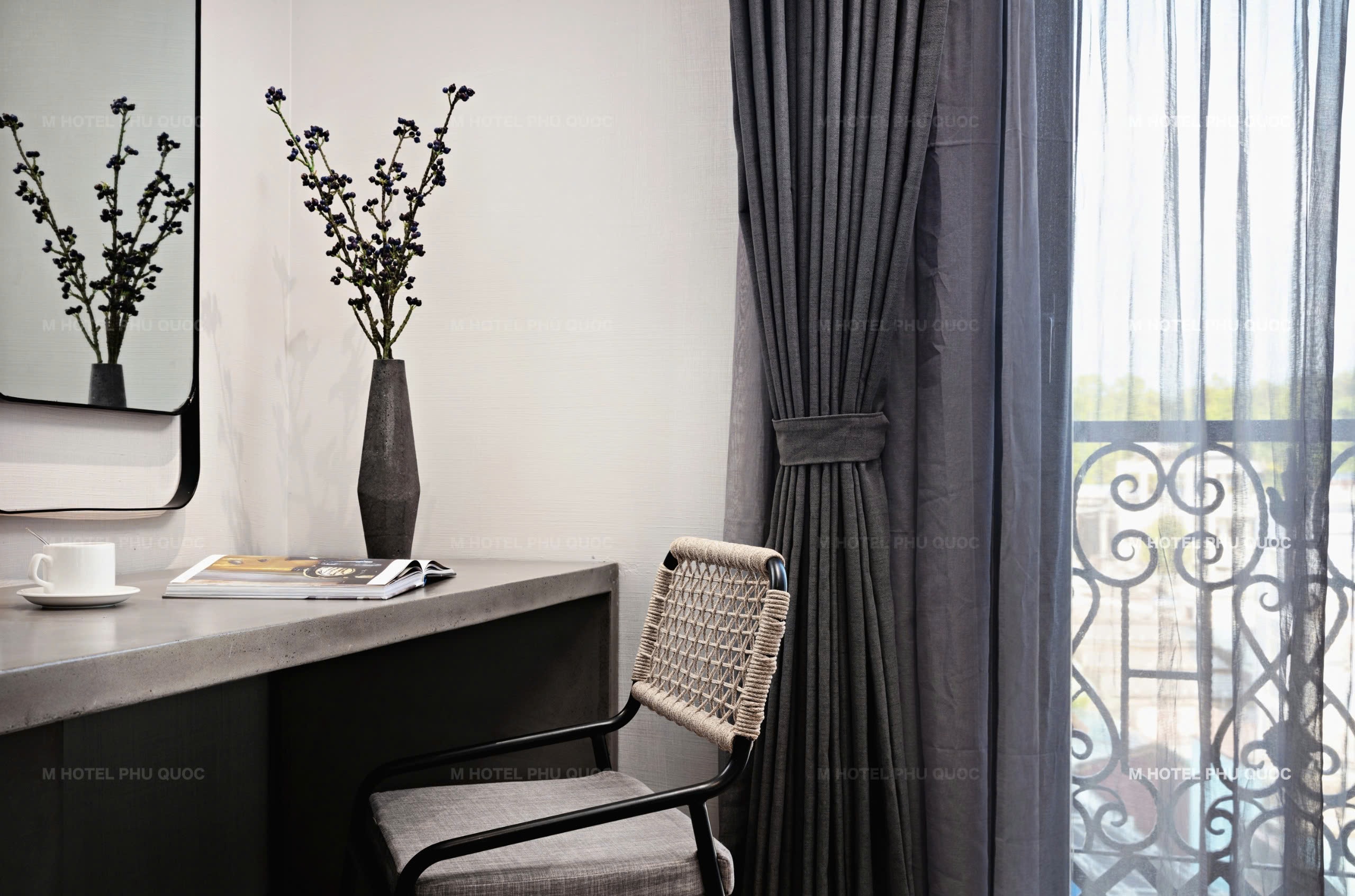  DELUXE DOUBLE SUITE WITH BALCONY