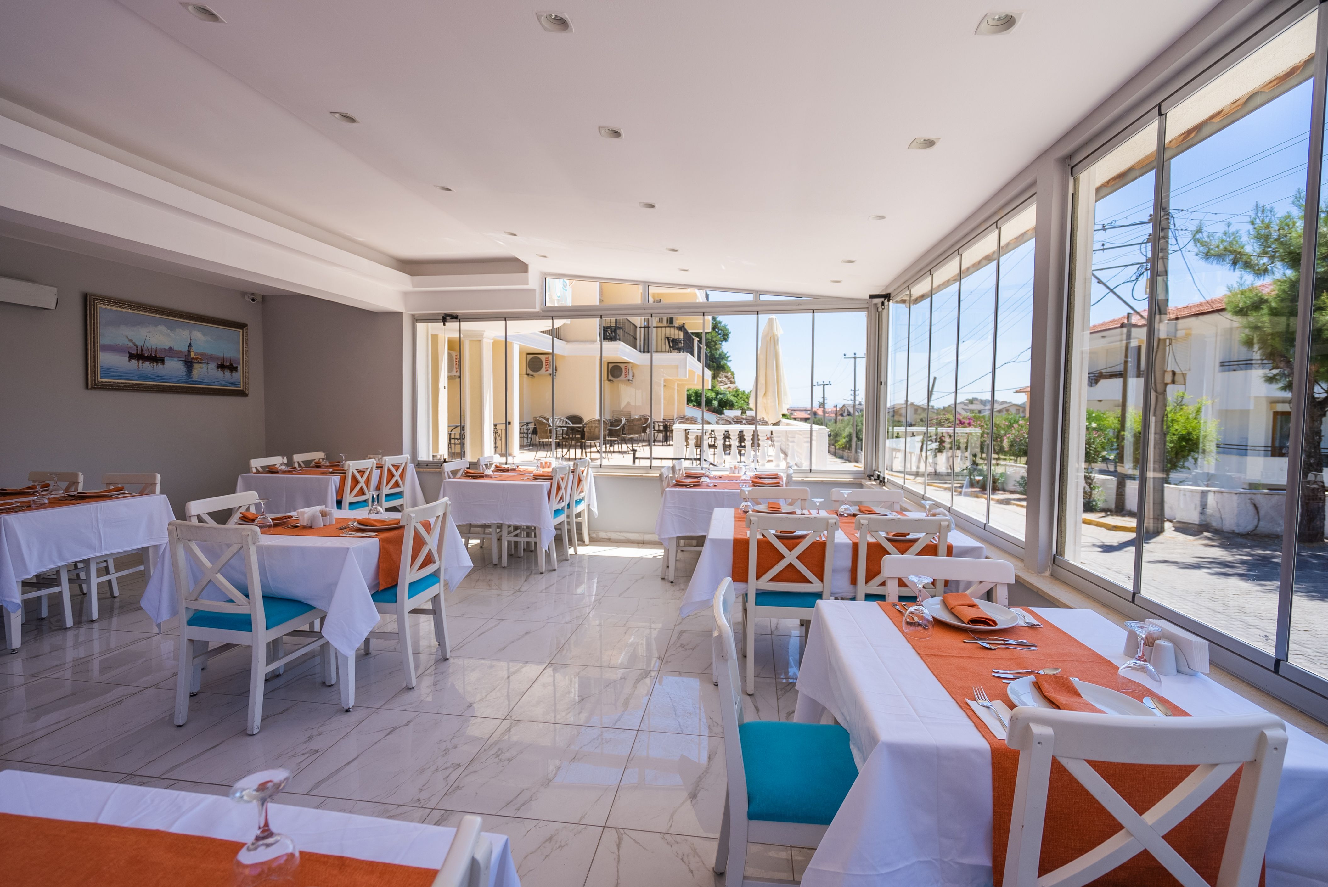 MAIN RESTAURANT