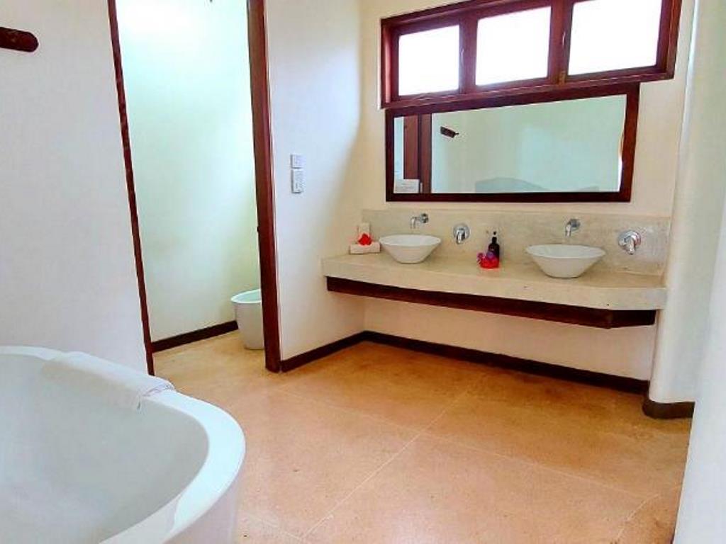 FAMILY ROOM INTERCONNECTING