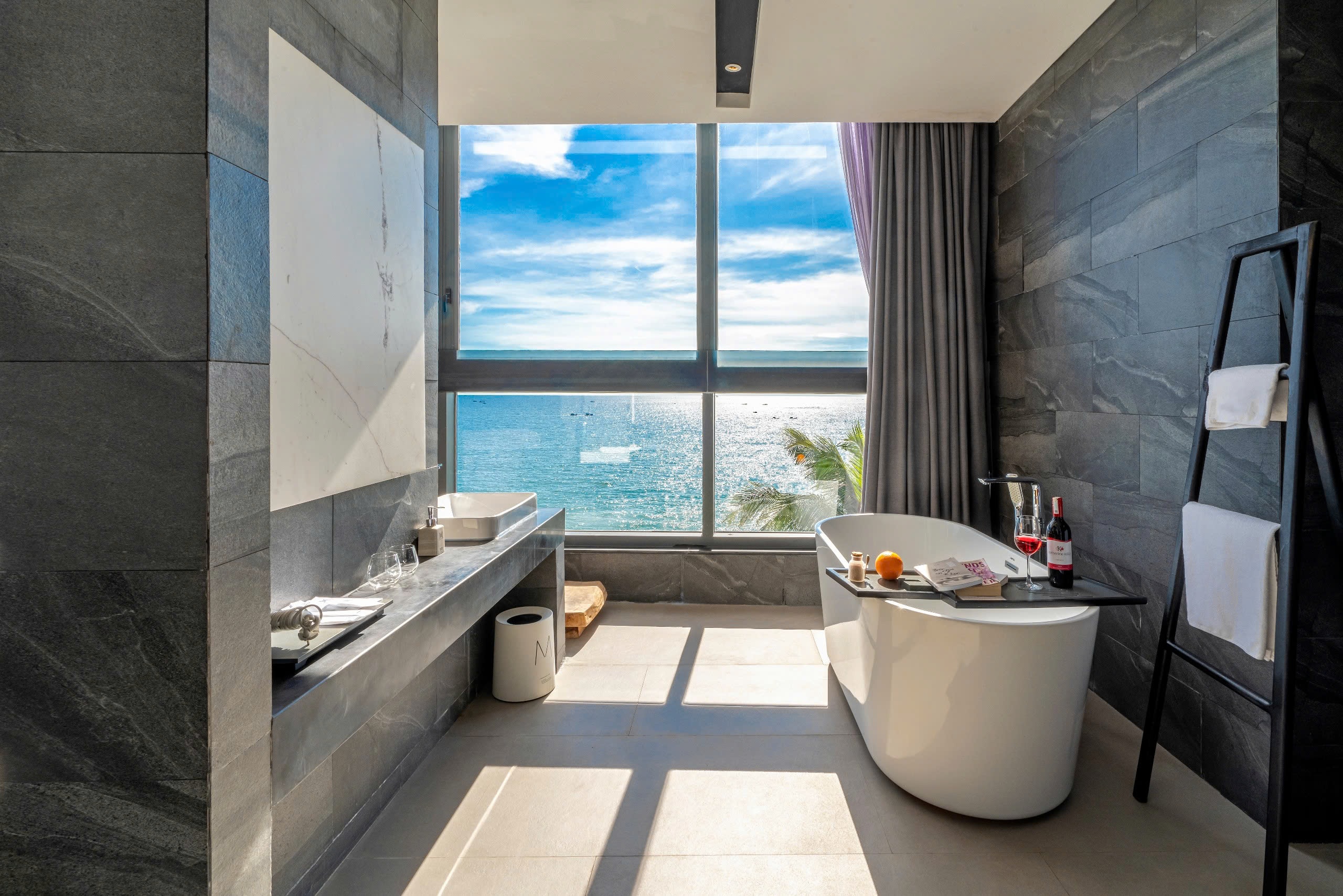 OCEAN EYES SUITE