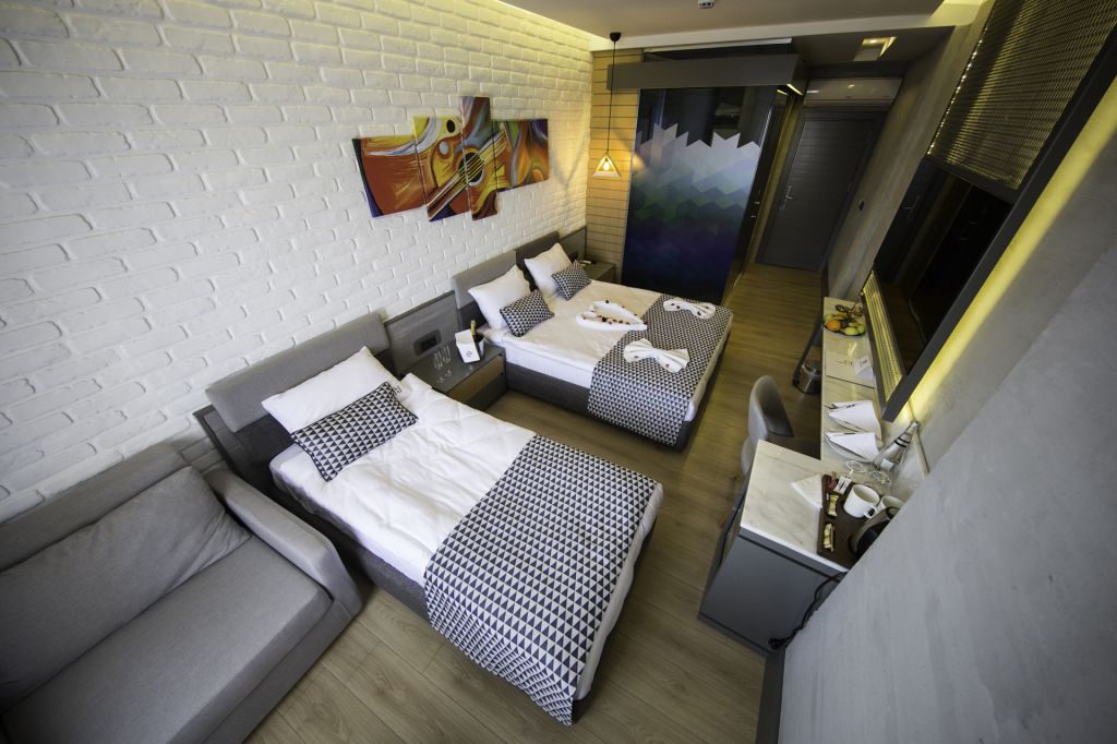 DELUXE COMFORT WITHOUT BALCONY