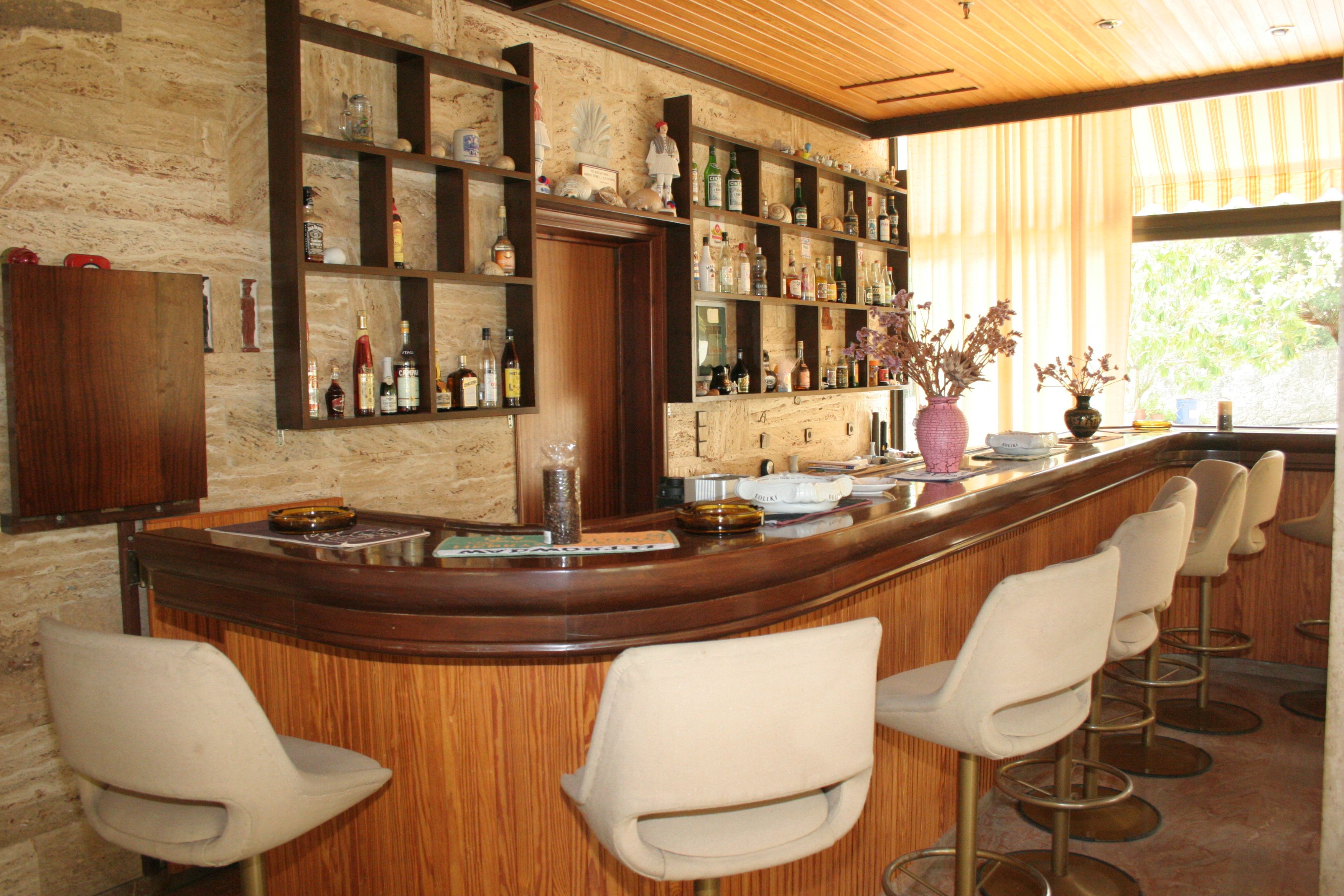 MAIN BAR 