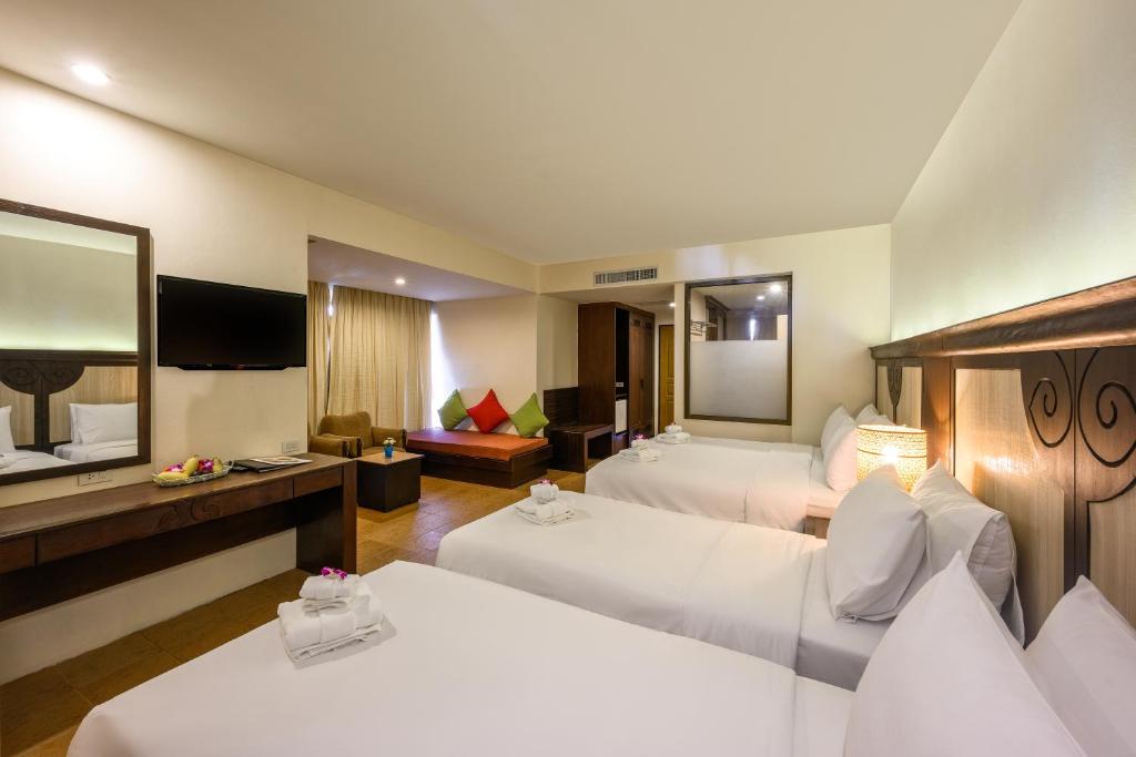 GRAND DELUXE QUADRUPLE ROOM