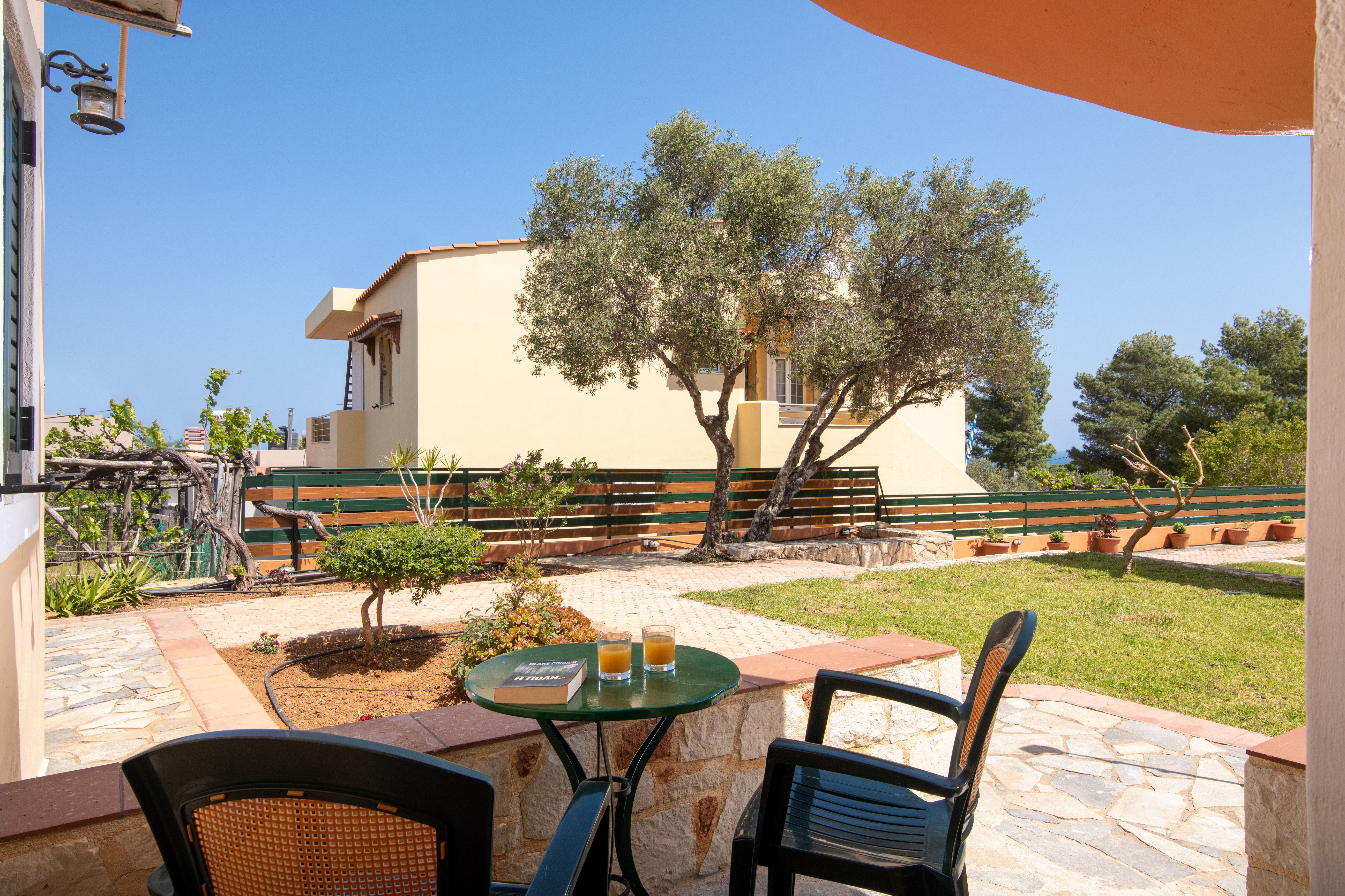 Triple Studio with Mountain or Garden View