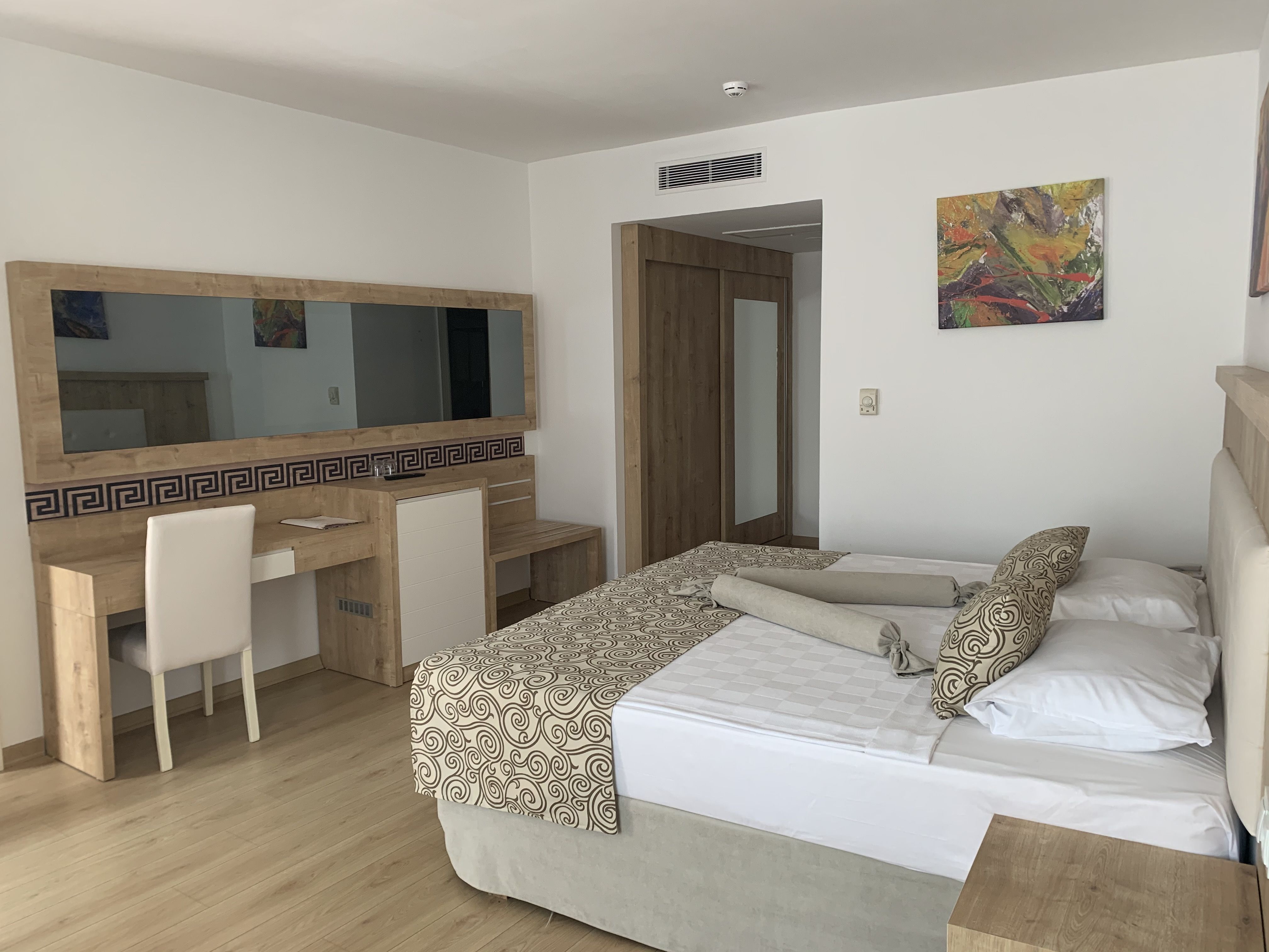 FAMILY ROOM POOL SIDE CONNECTING 2 ROOMS