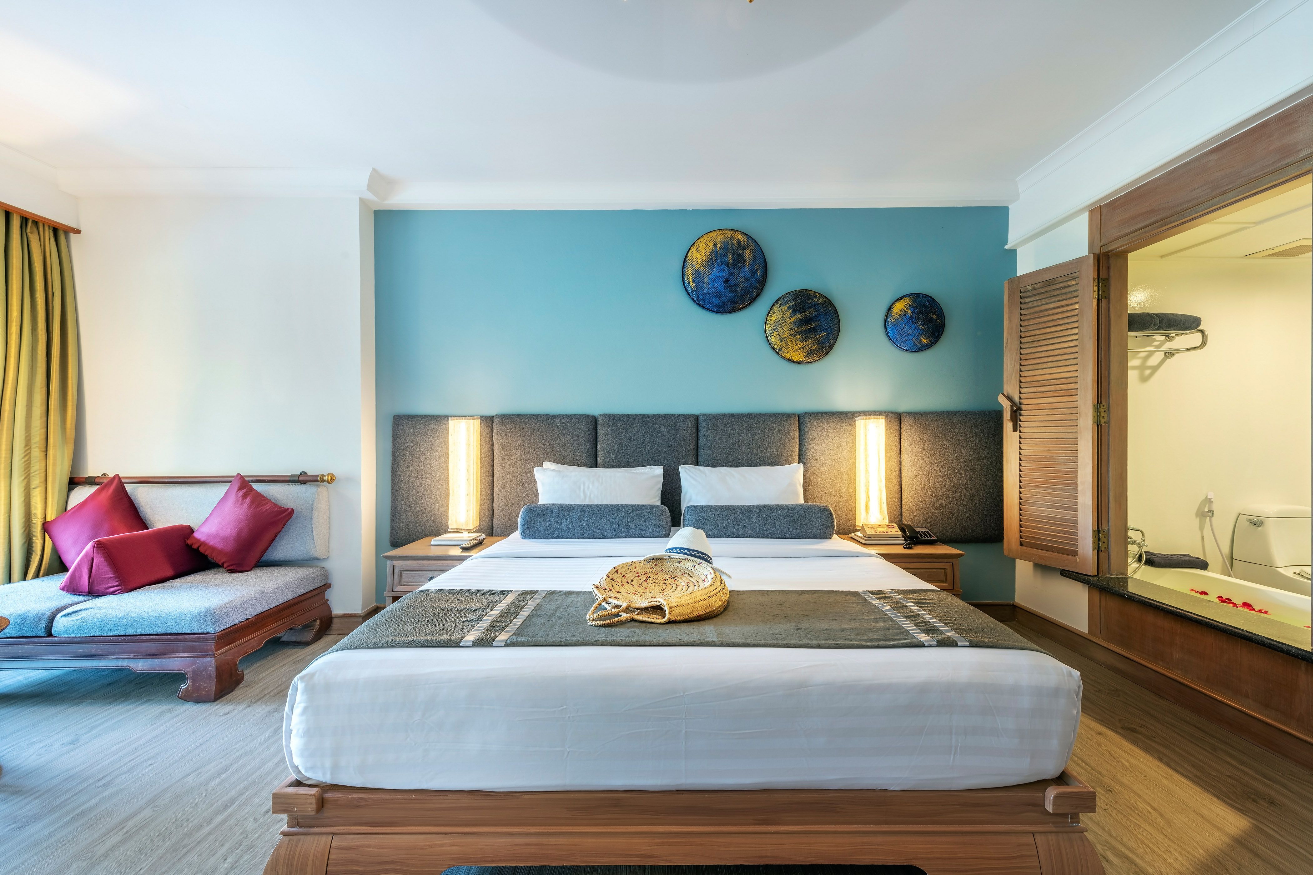 DELUXE ROOM 