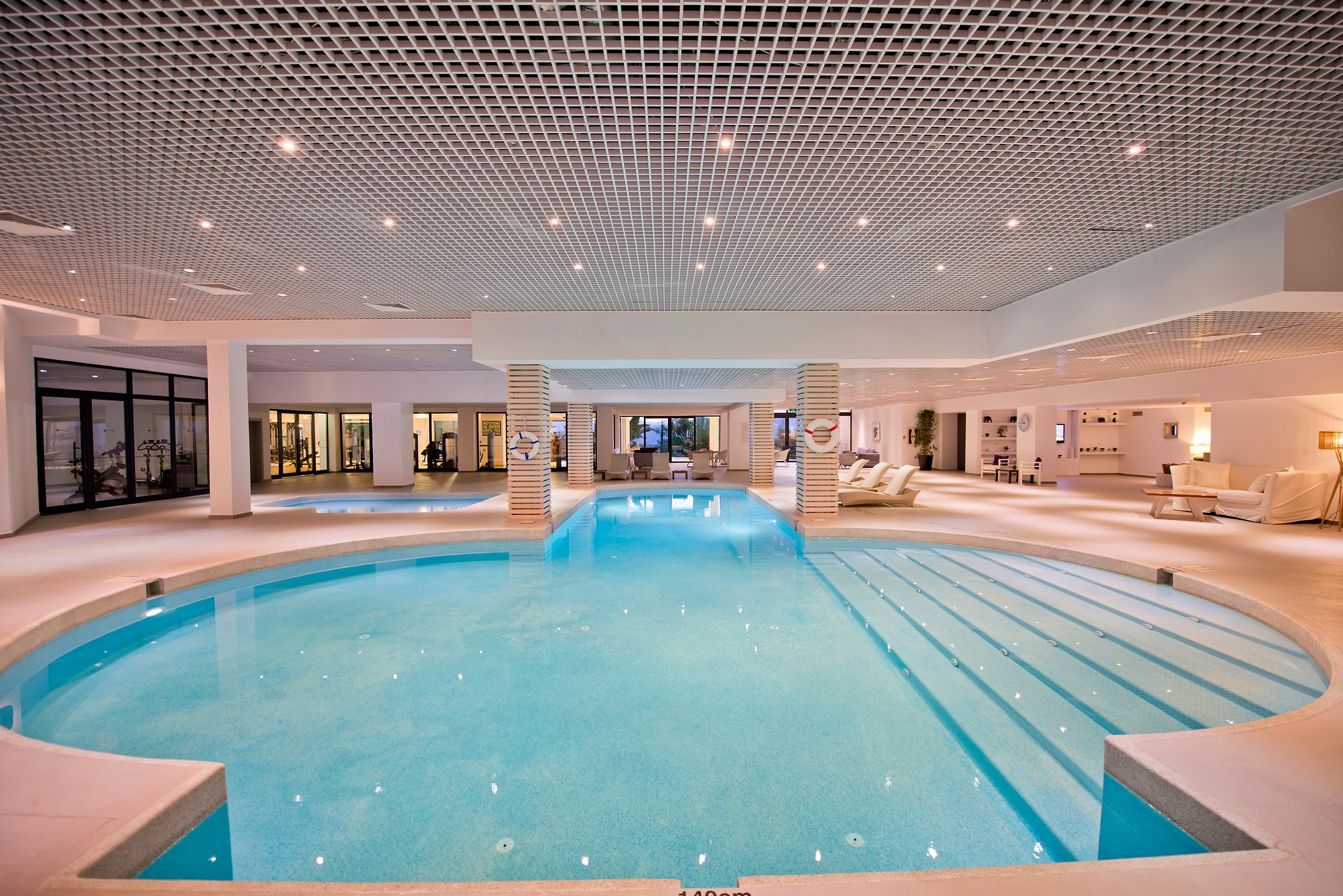 Piscină interioară