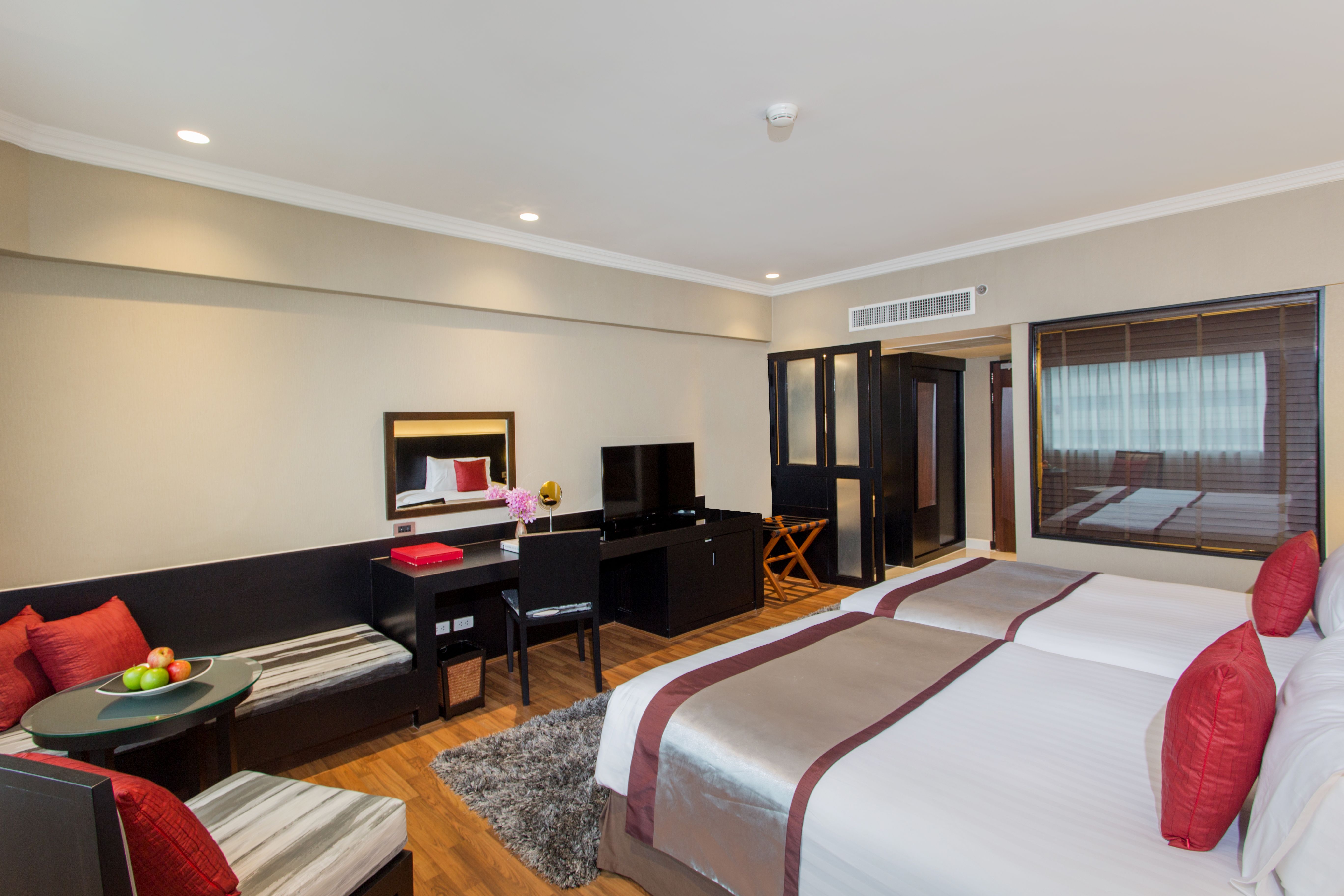 Deluxe Riverview Room