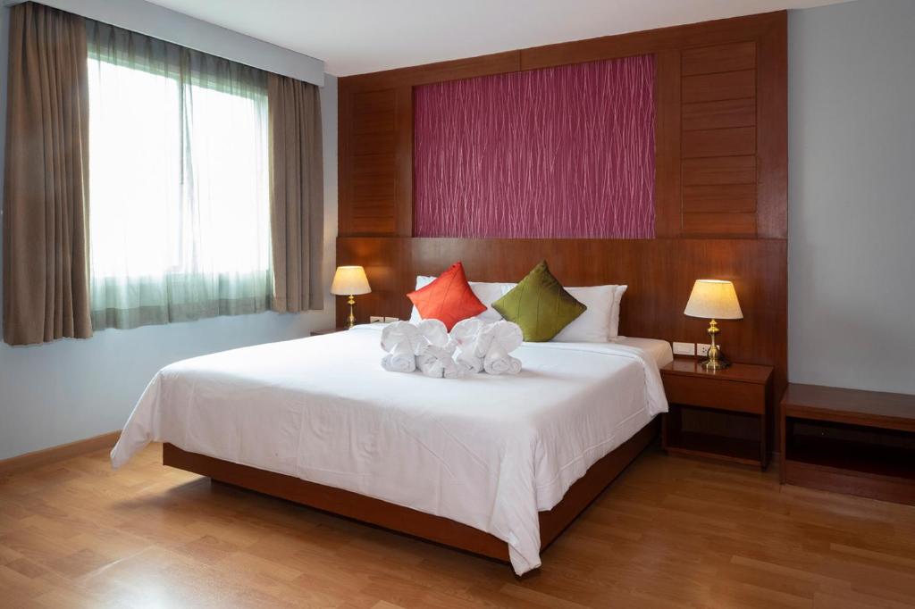 EXECUTIVE SUITE CITY VIEW
