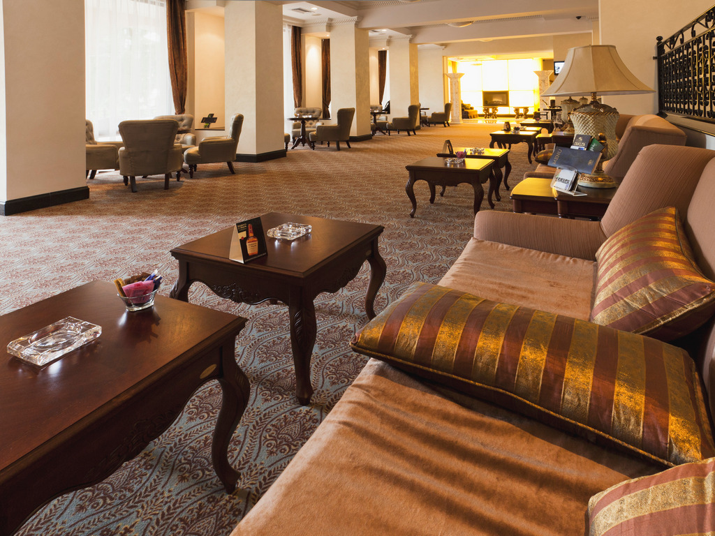 LOBBY BAR