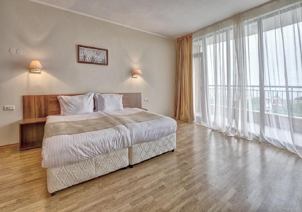 APARTMENT SEA VIEW