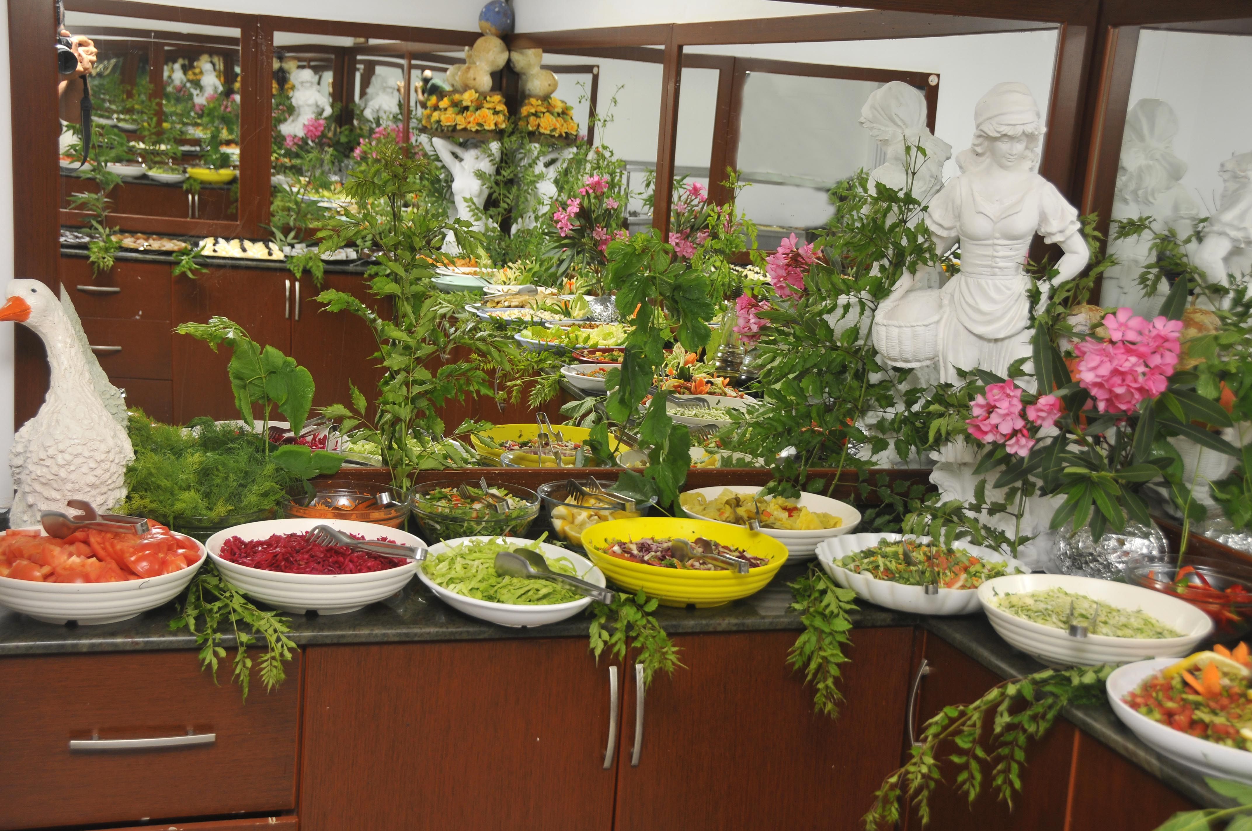 MAIN RESTAURANT
