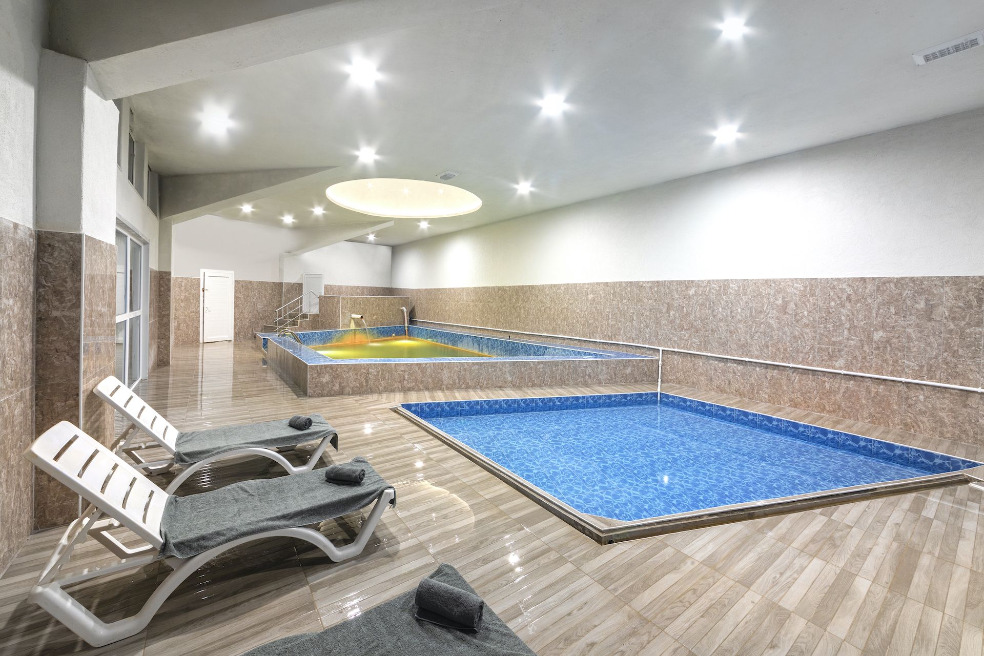 Piscină interioară