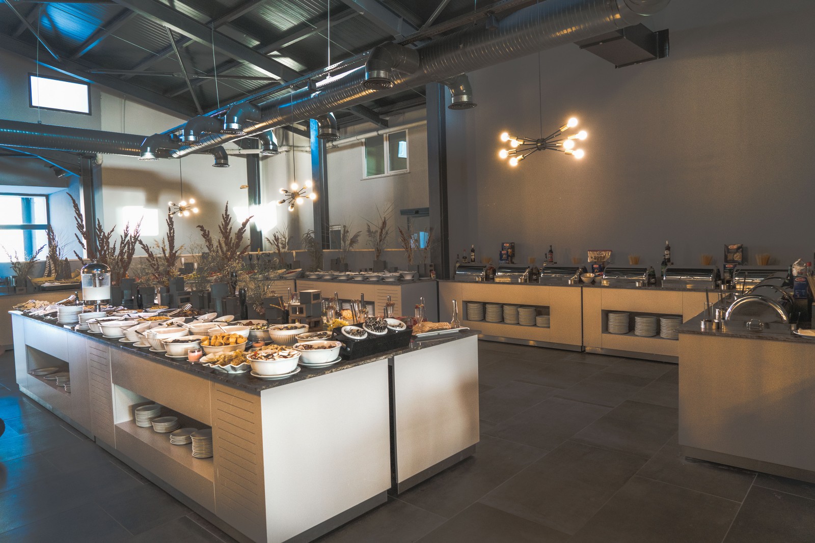 MAIN RESTAURANT