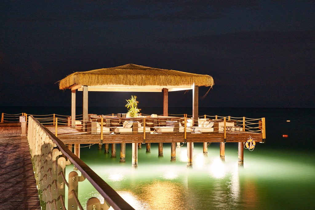 DOCK'S PIER BAR
