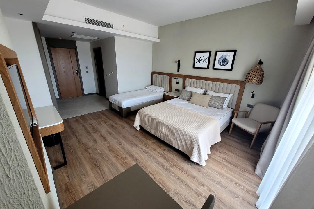 DOUBLE ROOM LAND VIEW 