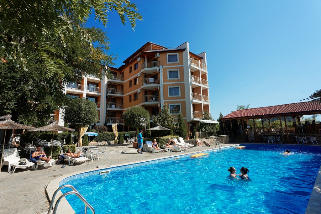 Pool bar
