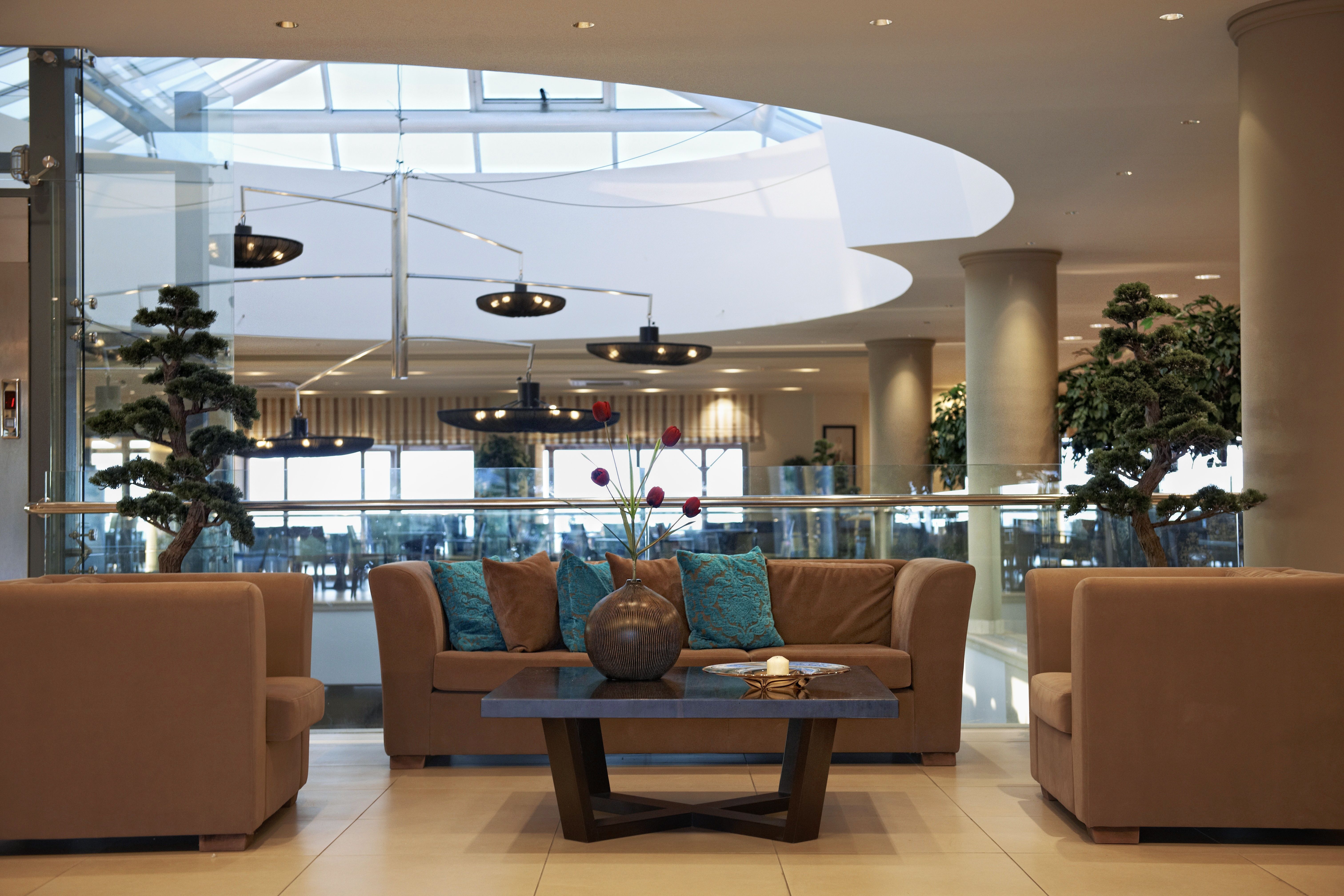 LOBBY BAR 