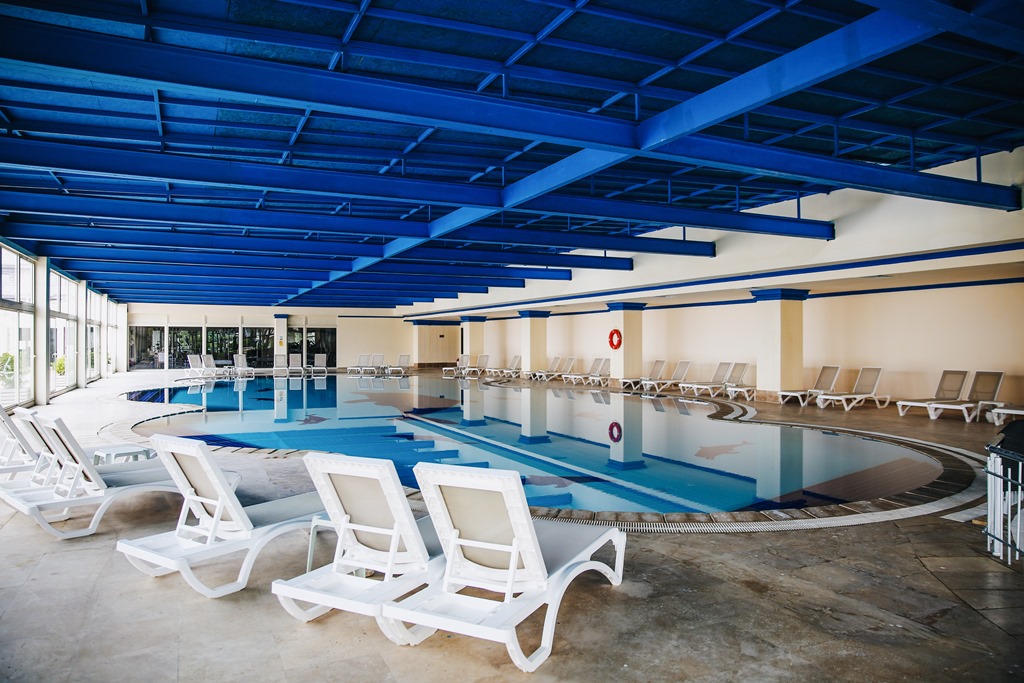 Piscină interioară