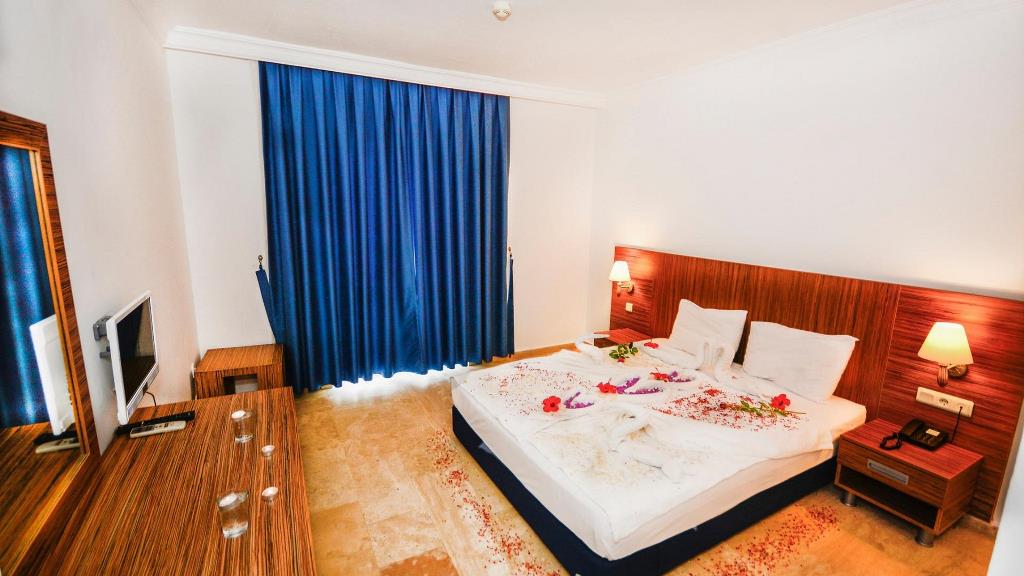 FAMILY 2 ROOMS BALCONY OR TERRACE