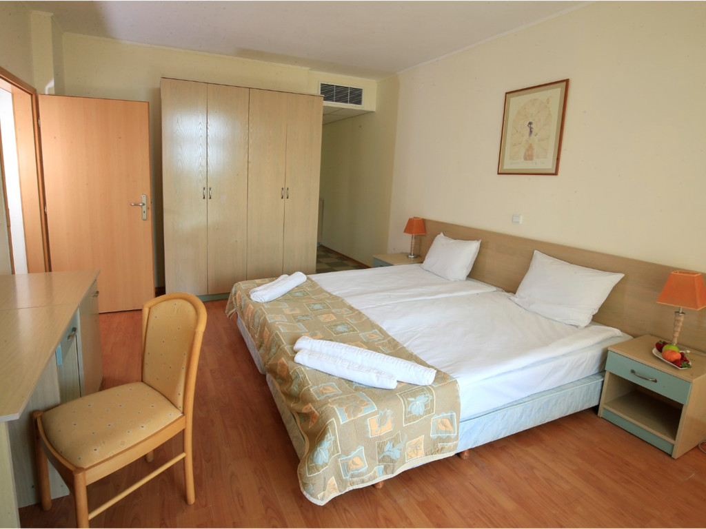 APARTMENT 1 BEDROOM