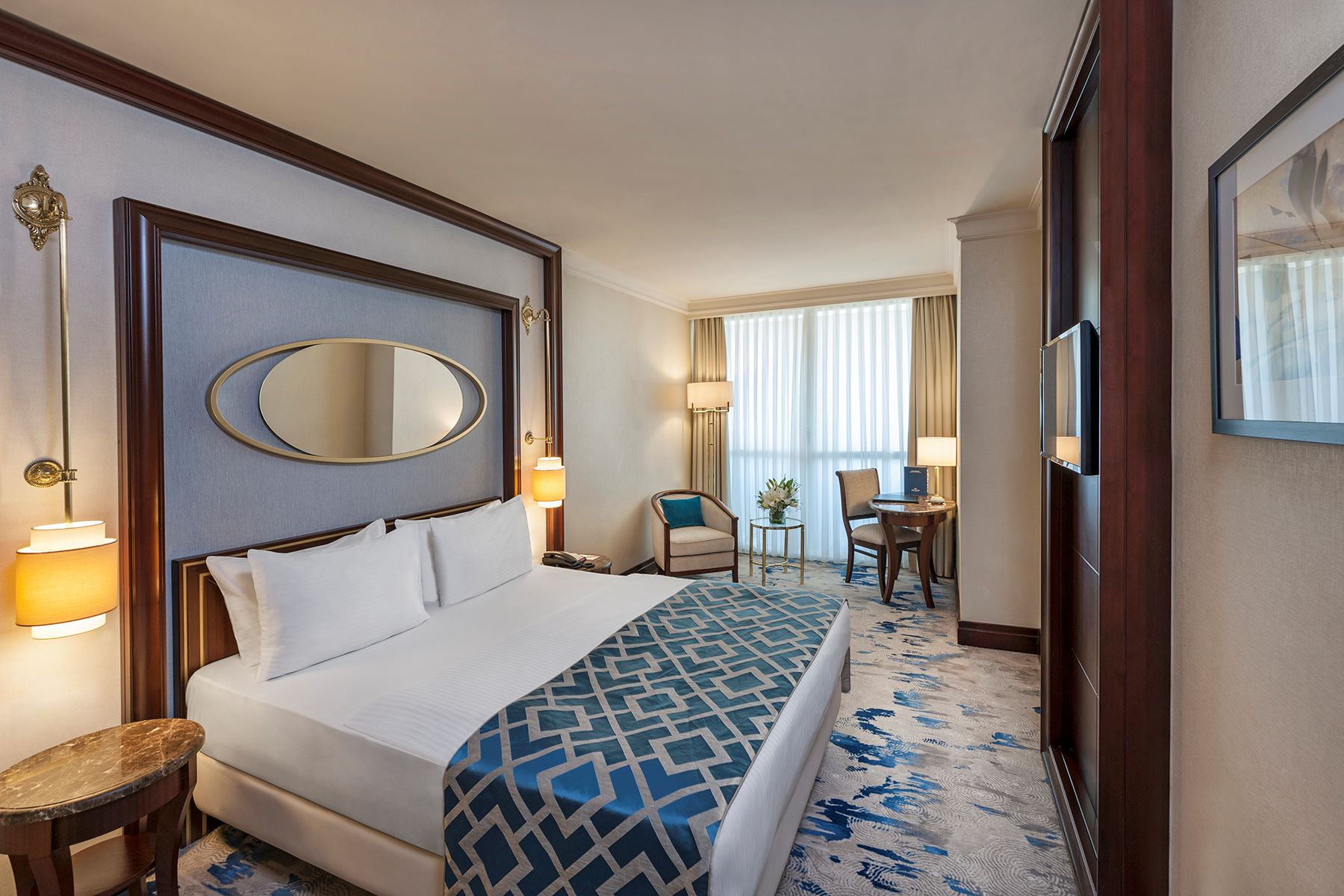 DELUXE ROOM