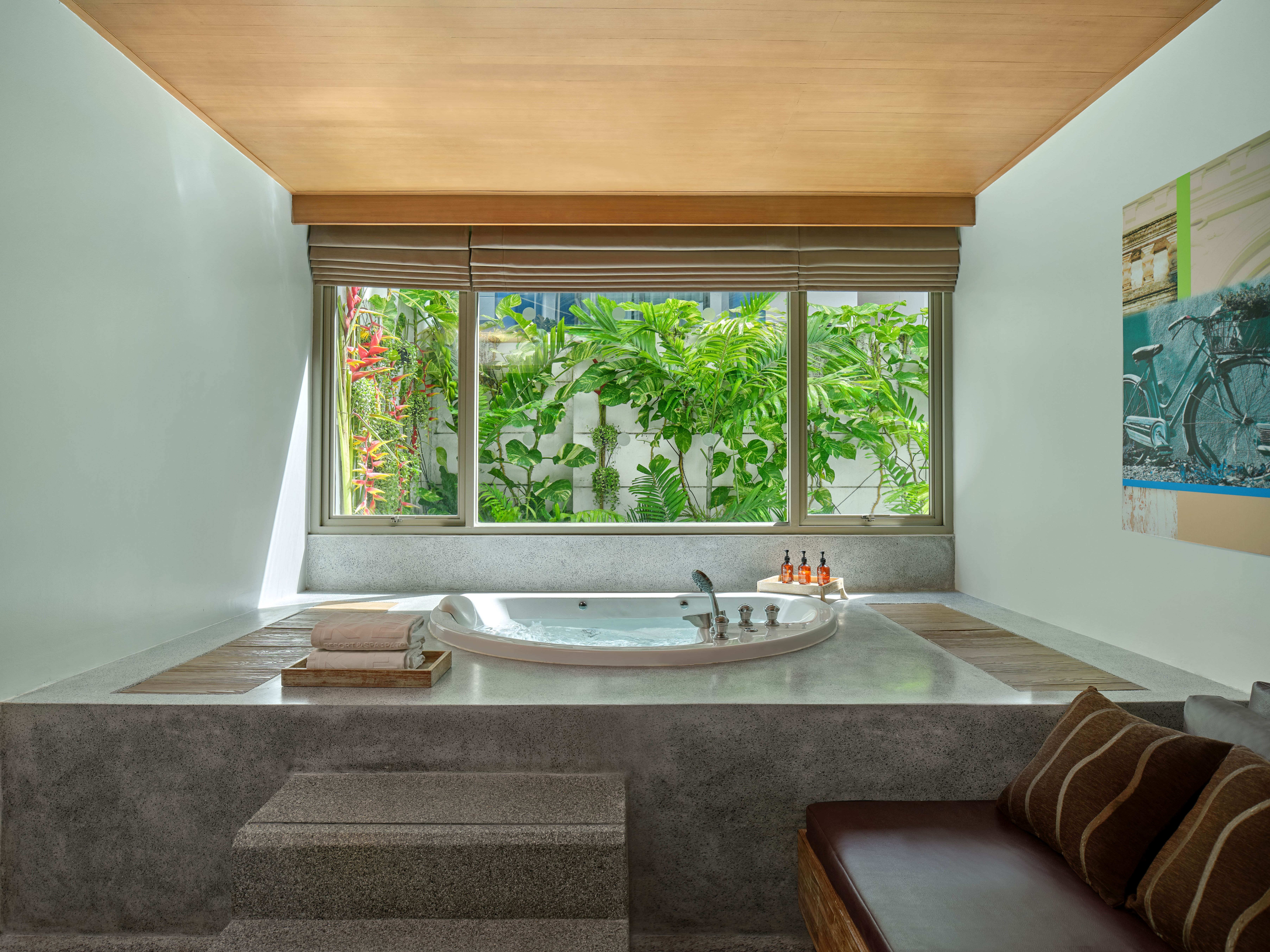 Deluxe Jacuzzi