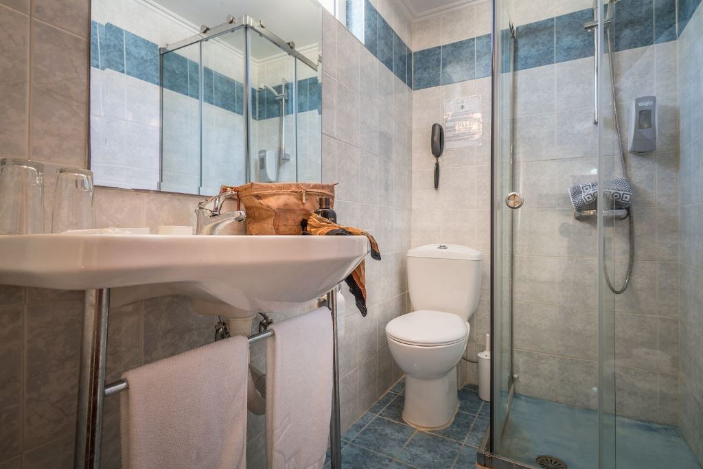 COMFORT TWIN OR DOUBLE ROOM