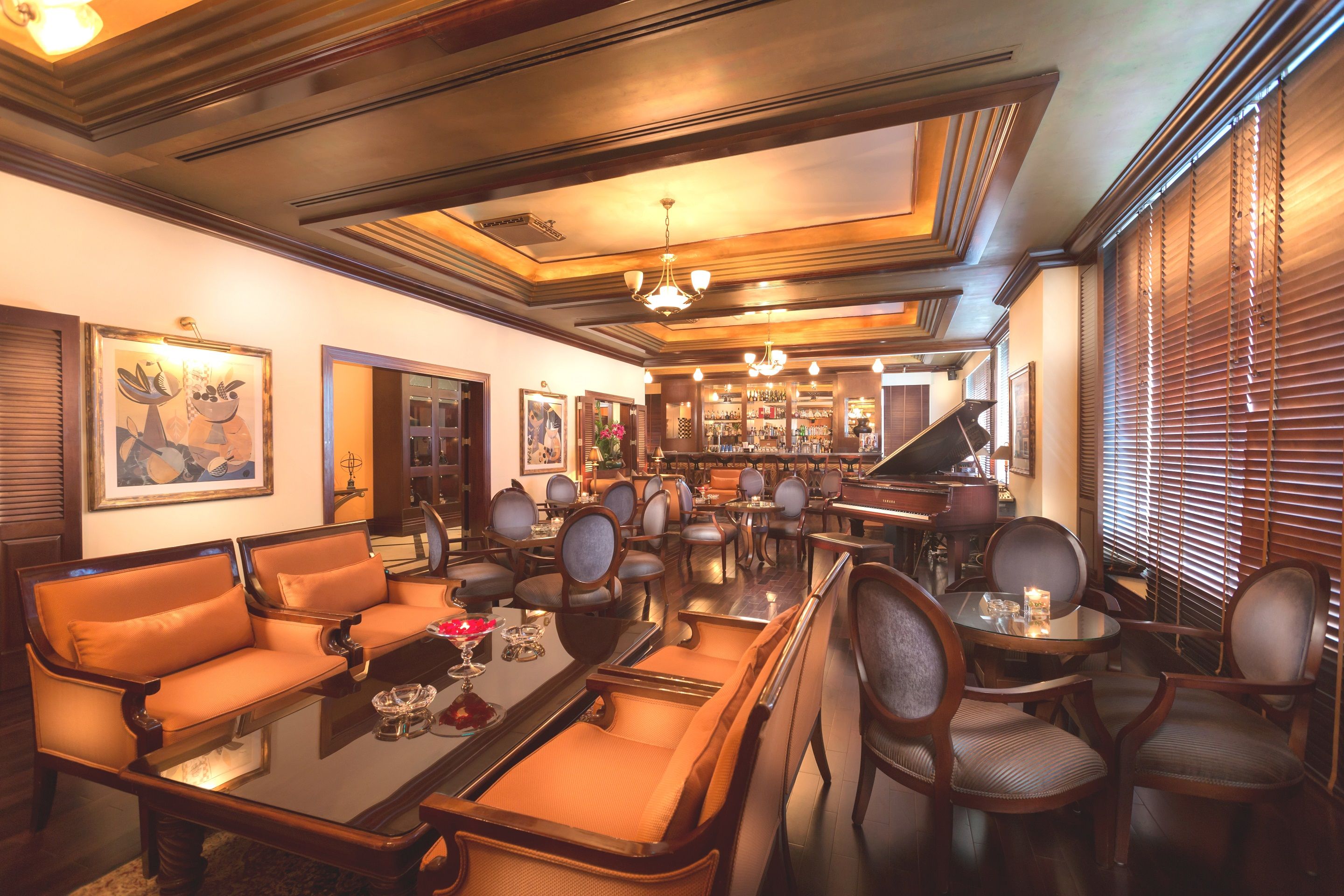 LOBBY BAR