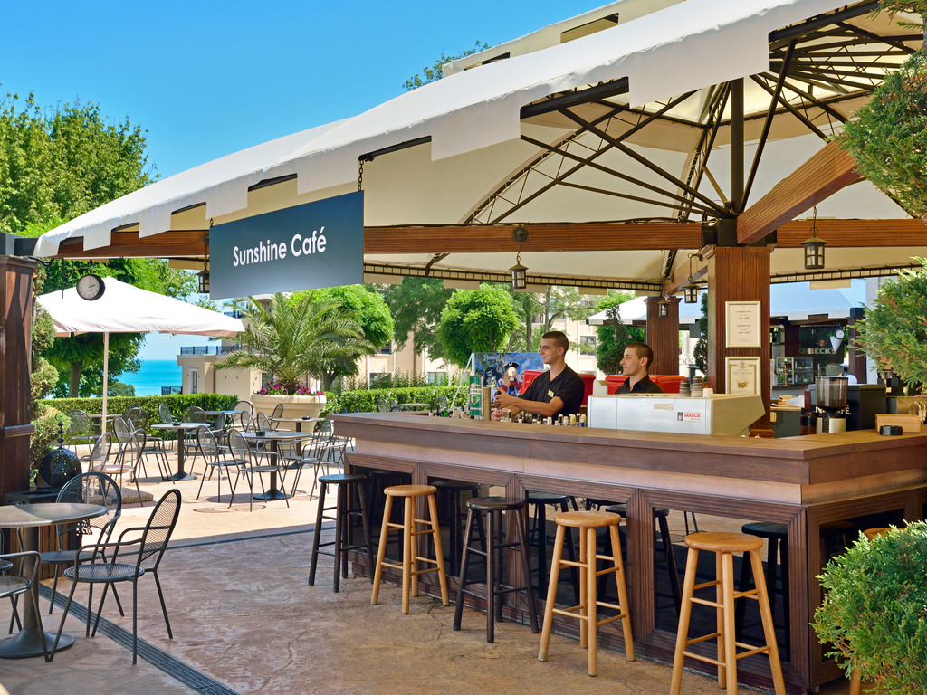 Sunshine Café (Pool bar)