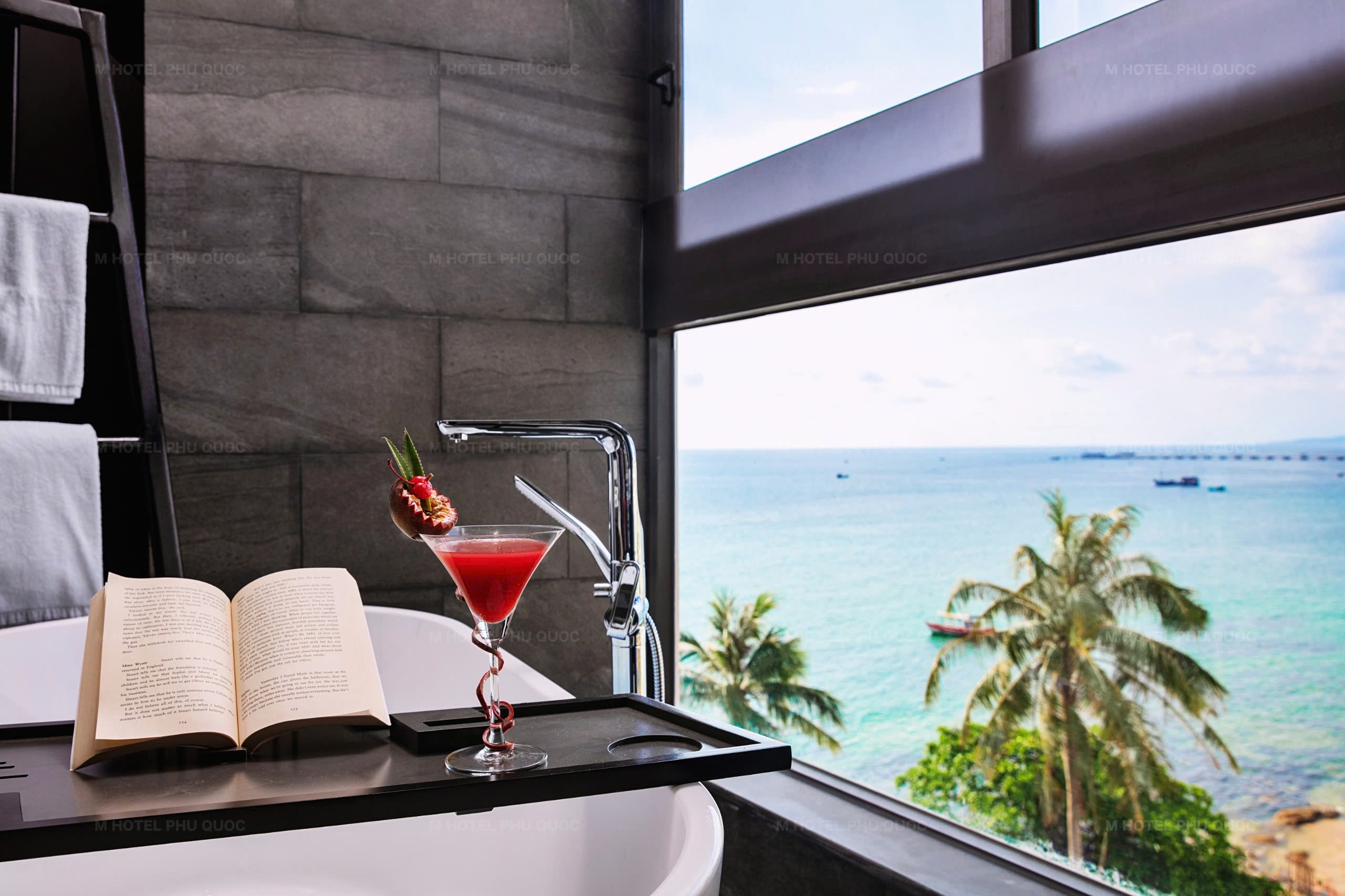  DELUXE DOUBLE SUITE WITH BALCONY
