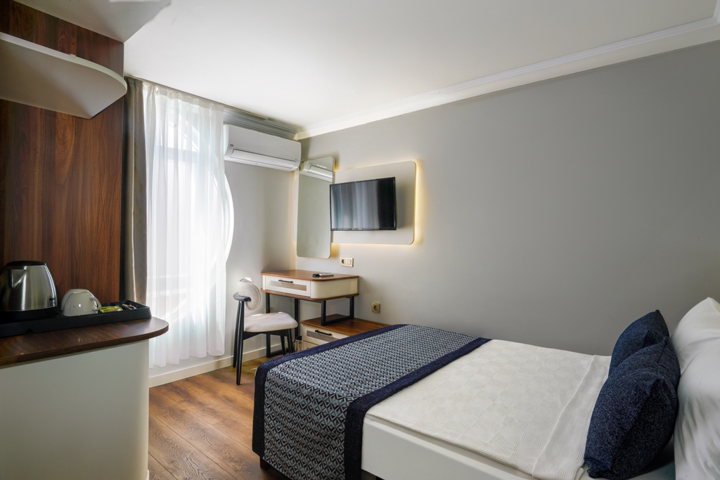 ECONOMY ROOM 