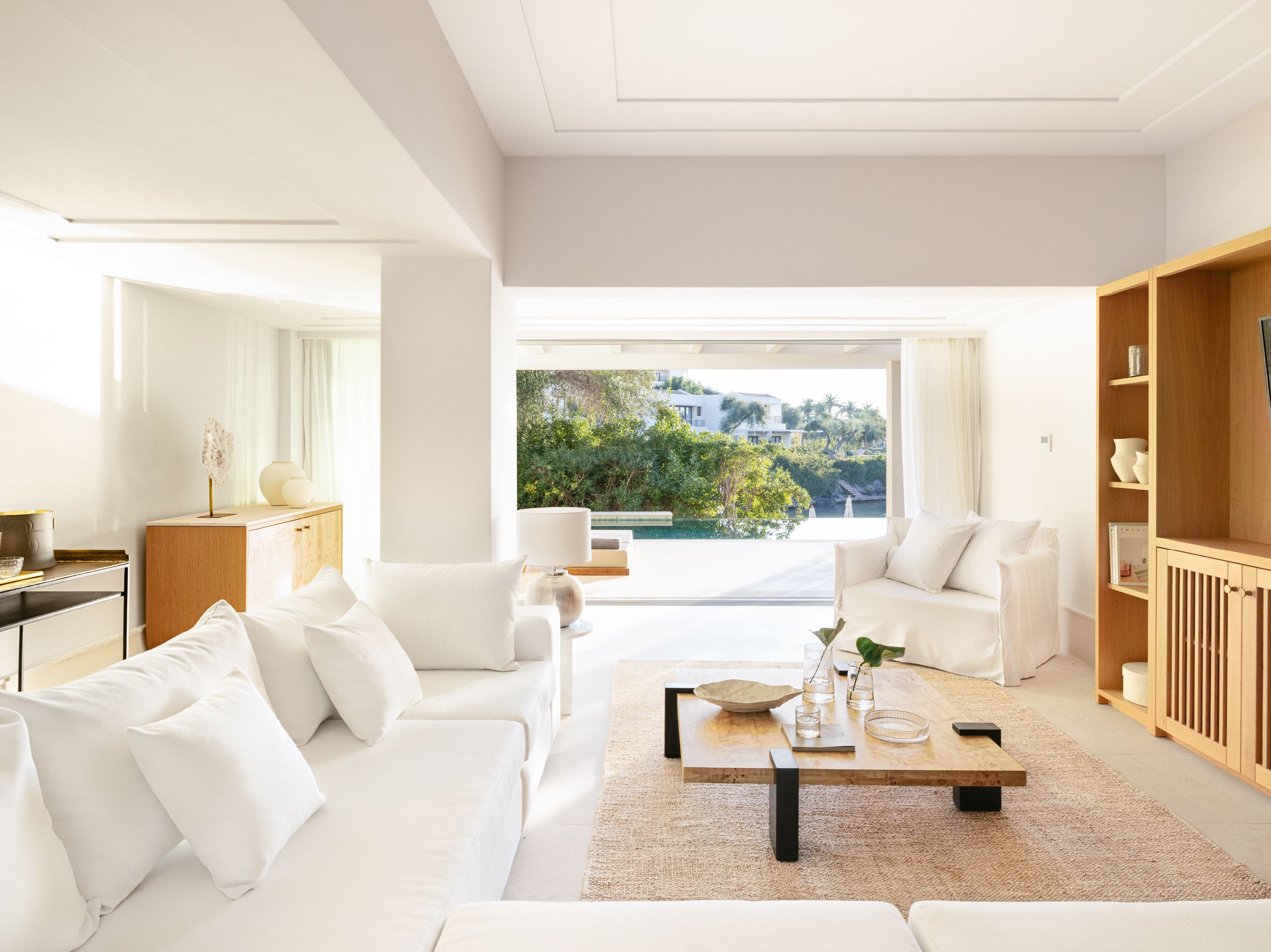 6-BEDROOM BEACHFRONT VILLA PRIVATE POOLS