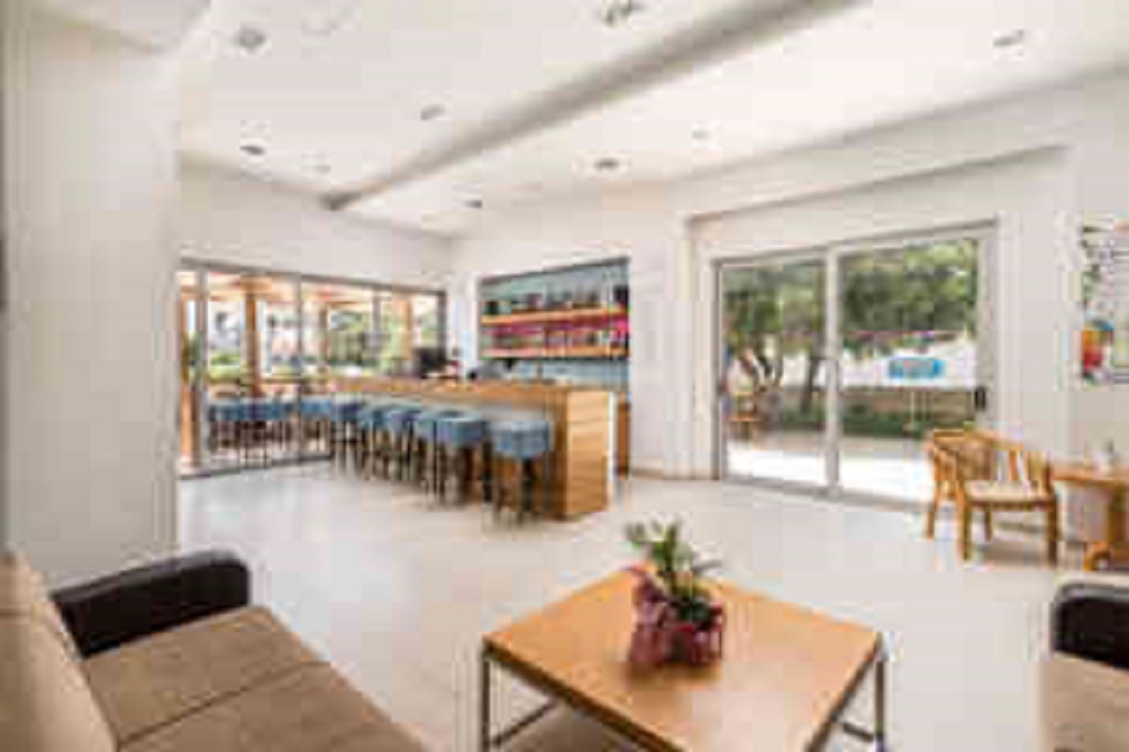 LOBBY BAR