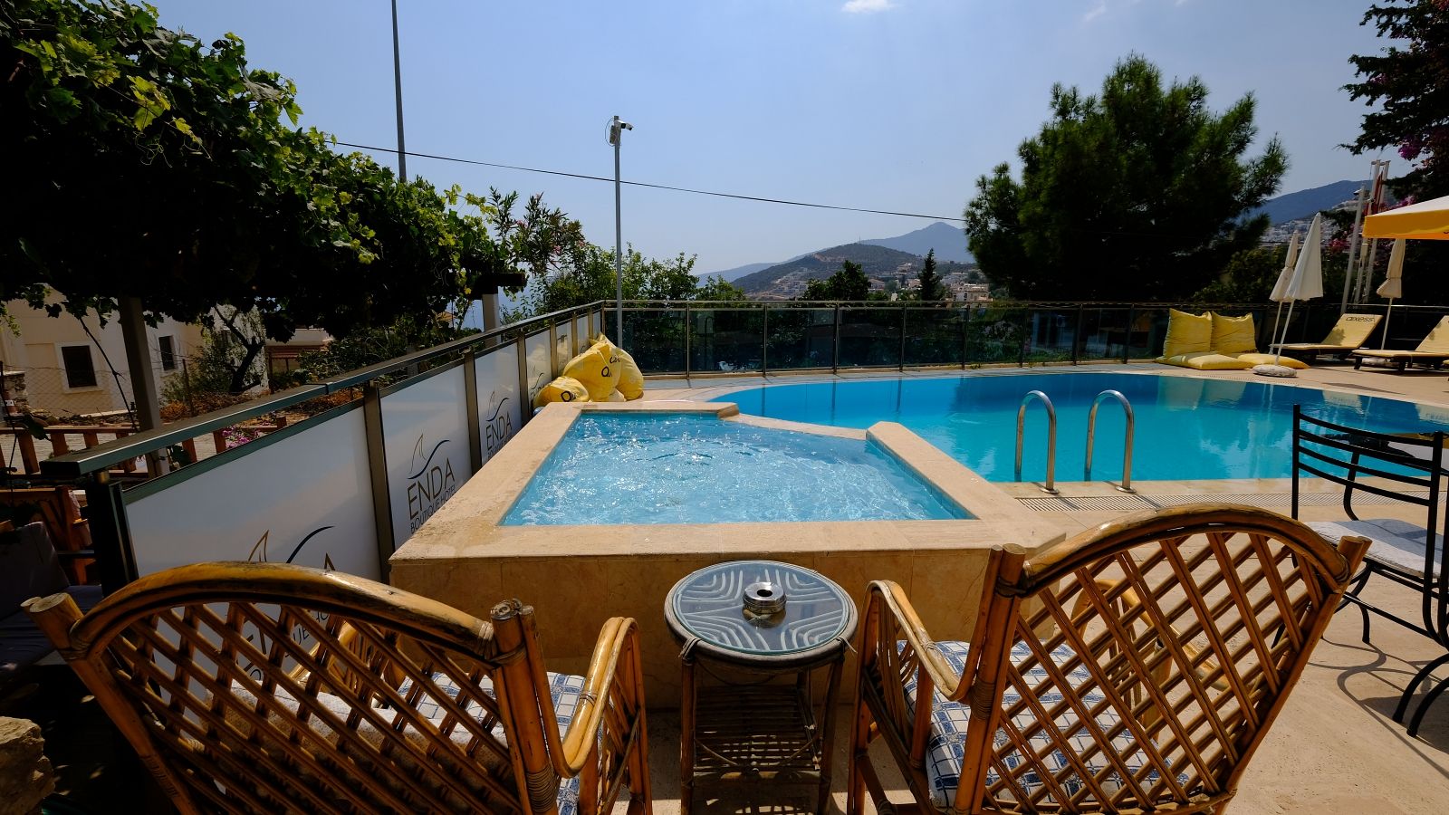 Piscina exterioara/interioara