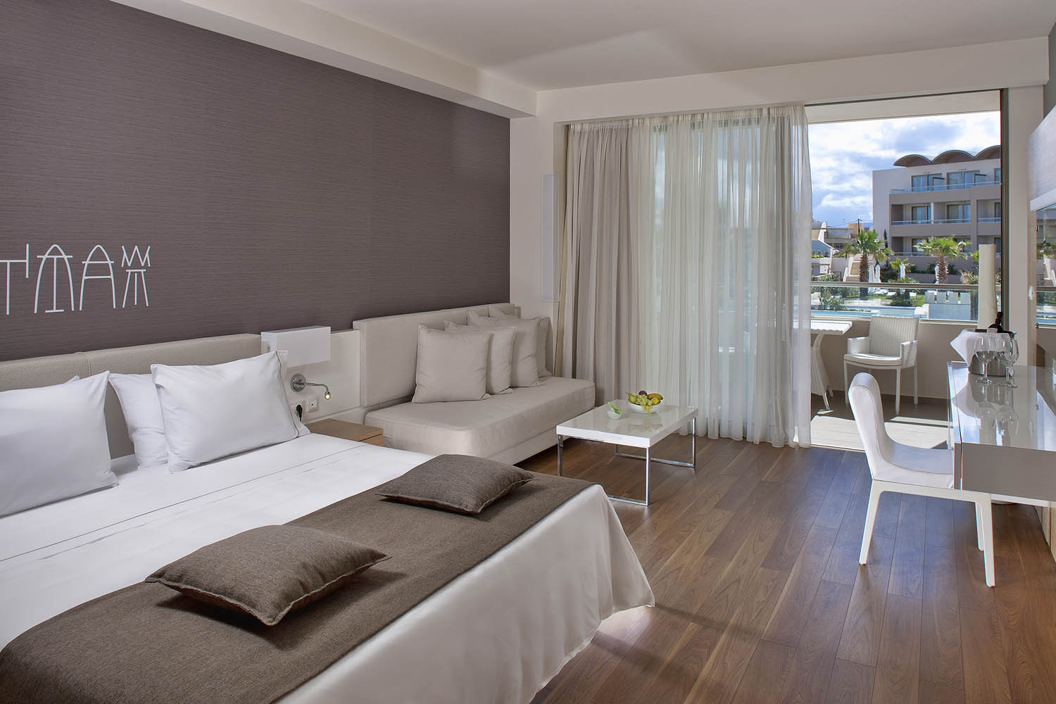 DELUXE ROOM POOL VIEW