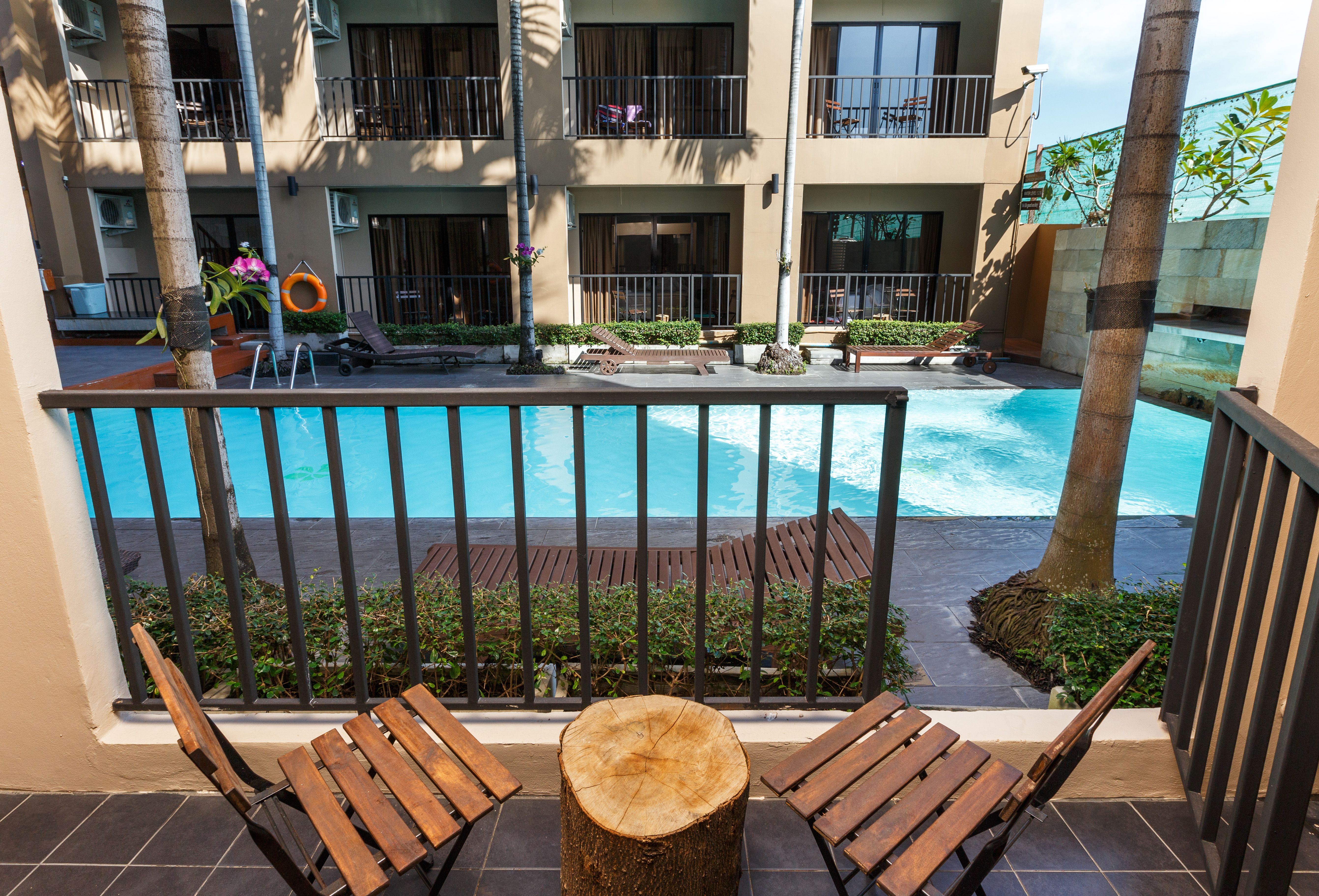 DELUXE POOL ACCESS